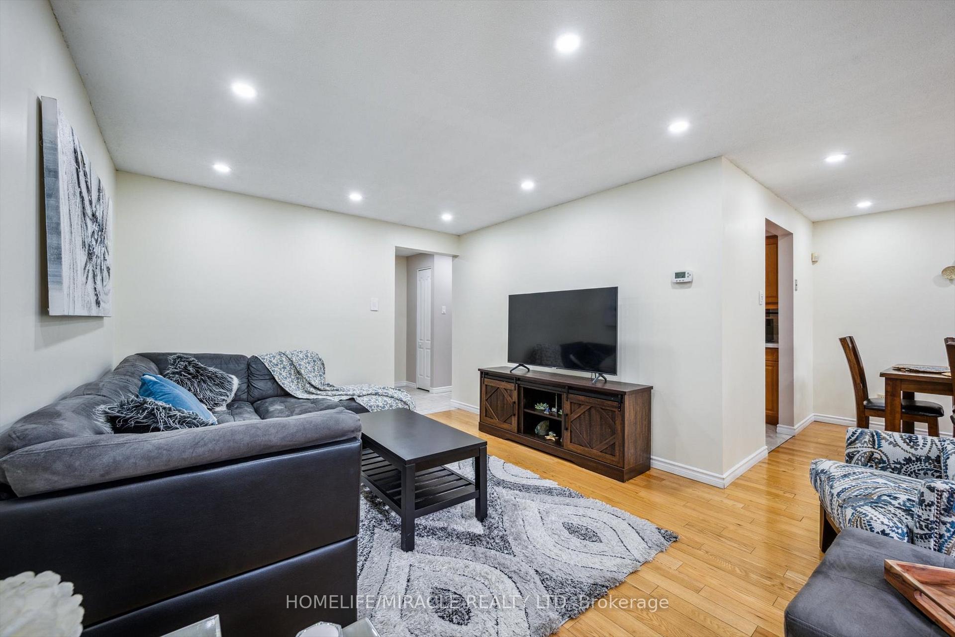 Photo 4 of Unit 22, 28 Underhill Crescent, Kitchener — HOMEH