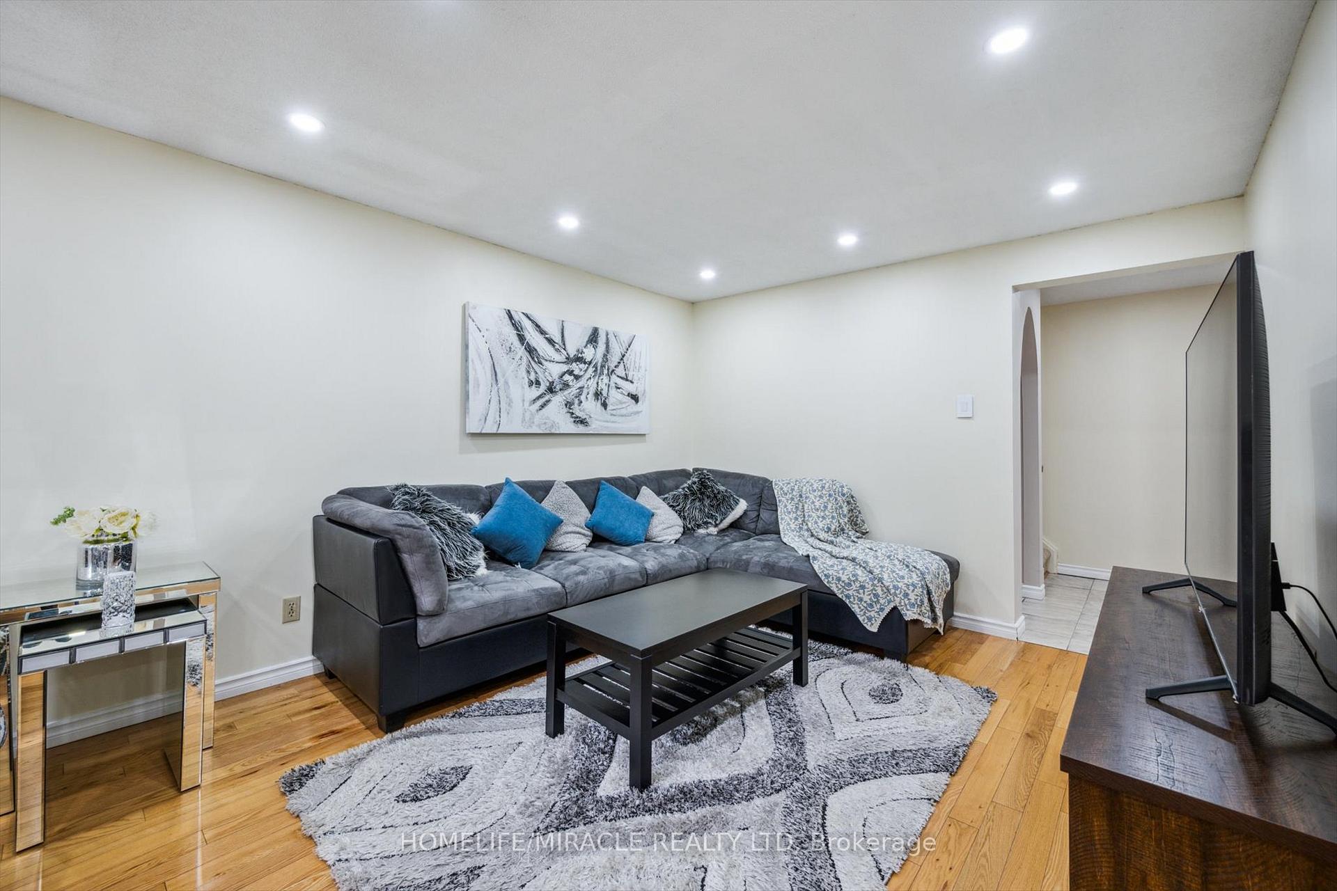 Photo 5 of Unit 22, 28 Underhill Crescent, Kitchener — HOMEH