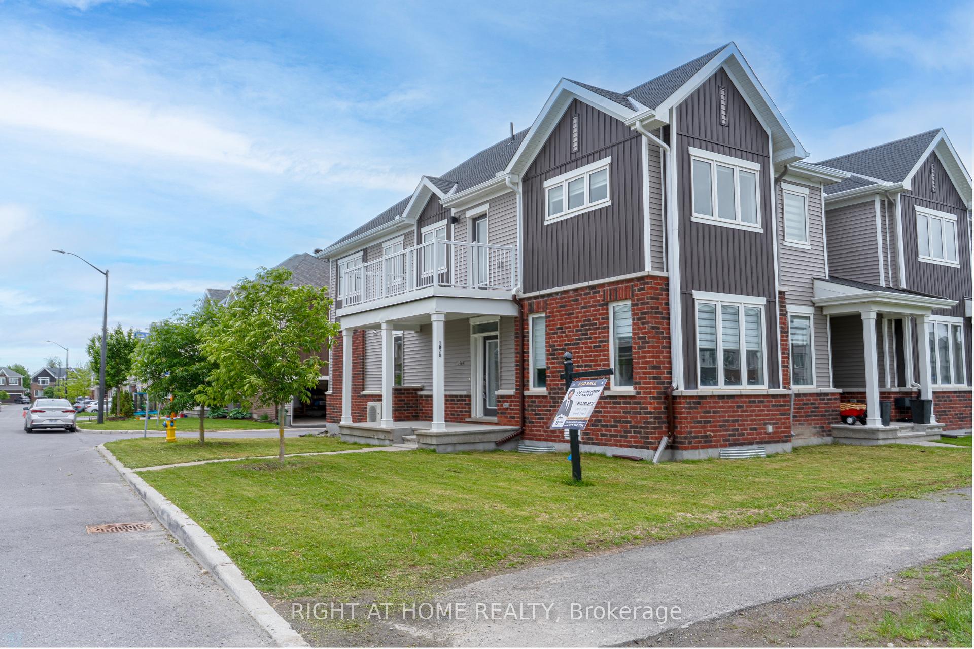 Photo 2 of 1070 Chapman Mills Drive, Ottawa, Barrhaven - Heritage Park — HOMEH