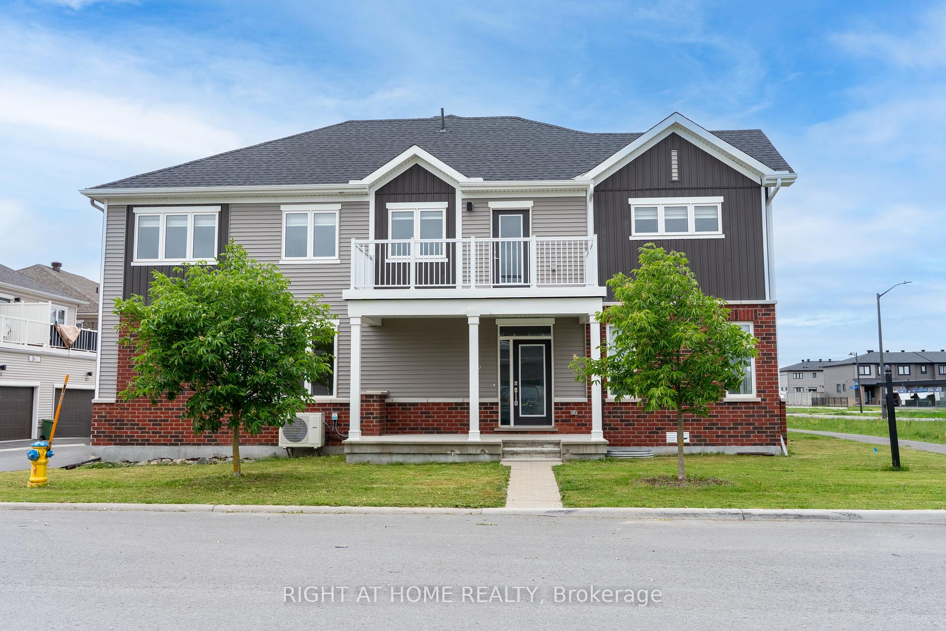 Photo 3 of 1070 Chapman Mills Drive, Ottawa, Barrhaven - Heritage Park — HOMEH