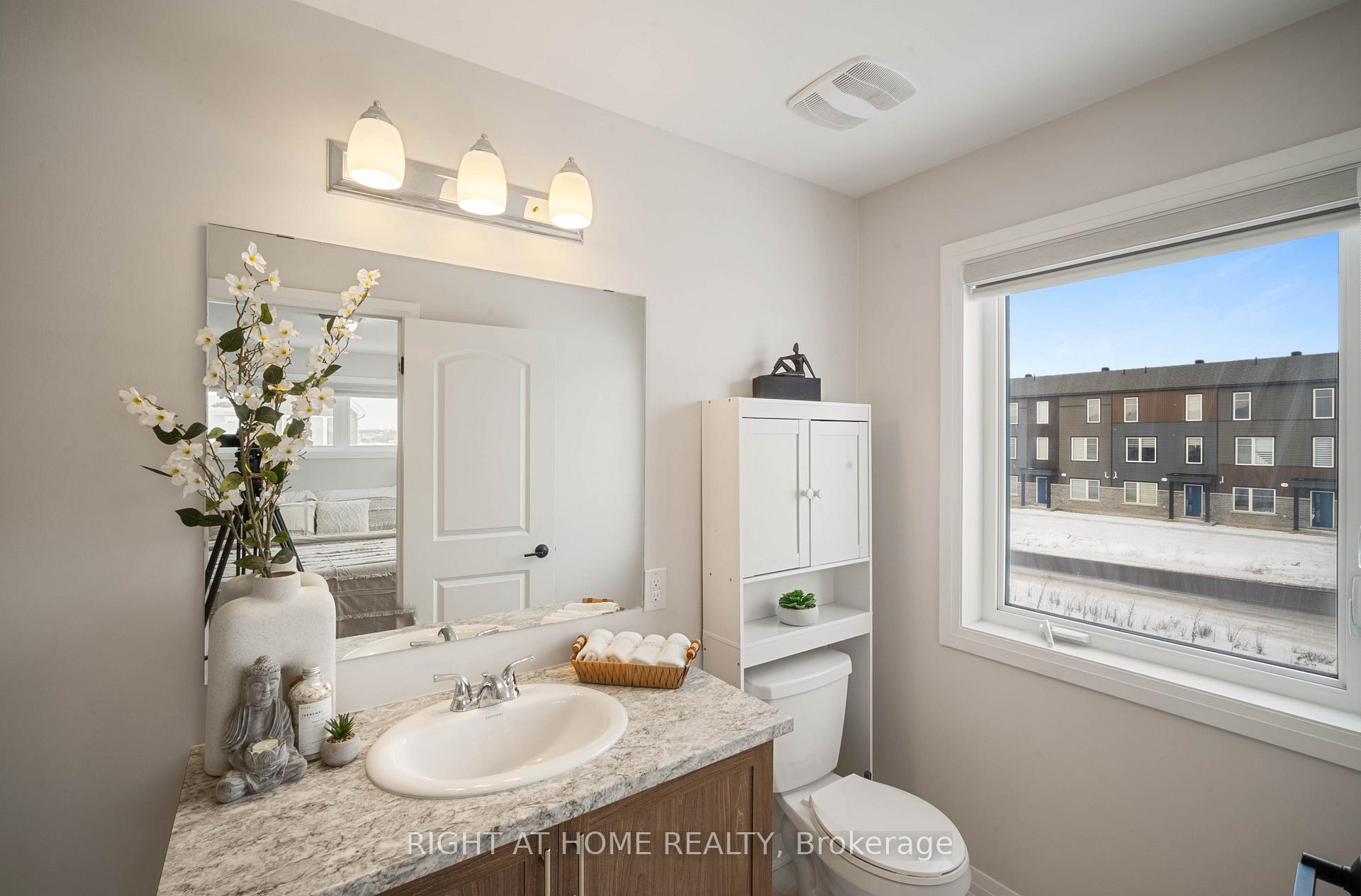 Photo 13 of 1070 Chapman Mills Drive, Ottawa, Barrhaven - Heritage Park — HOMEH