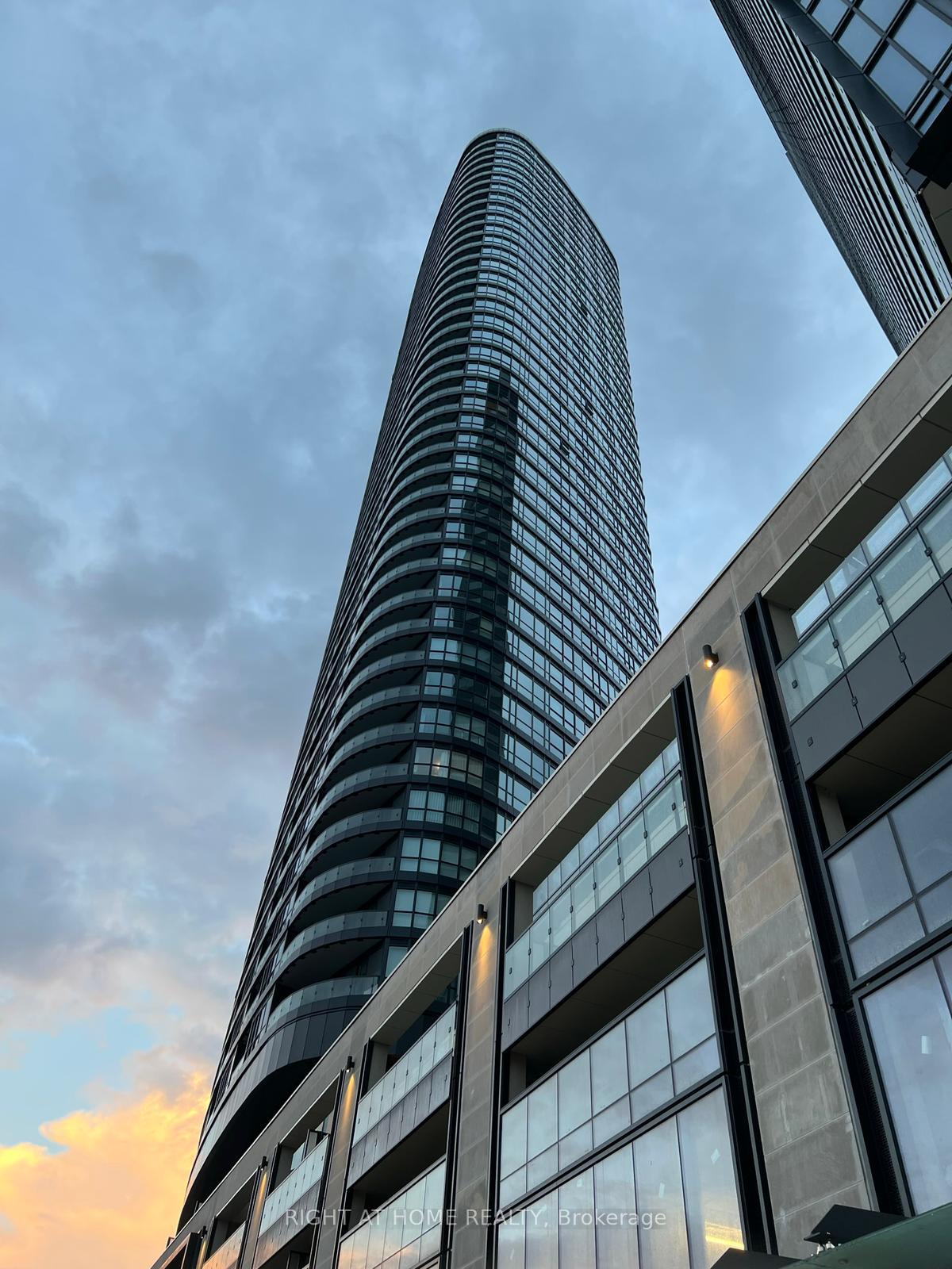 Front of Unit 3418, 585 Bloor Street E