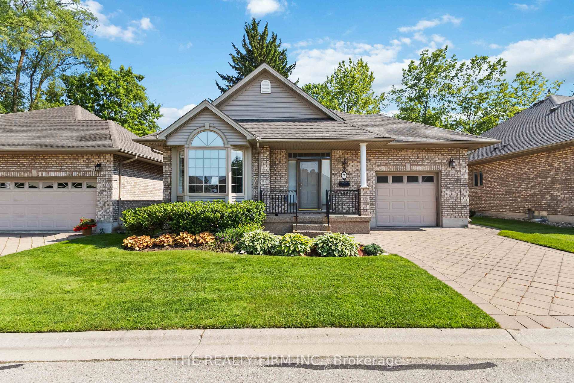 Front of Unit 7, 665 Commissioners Road W