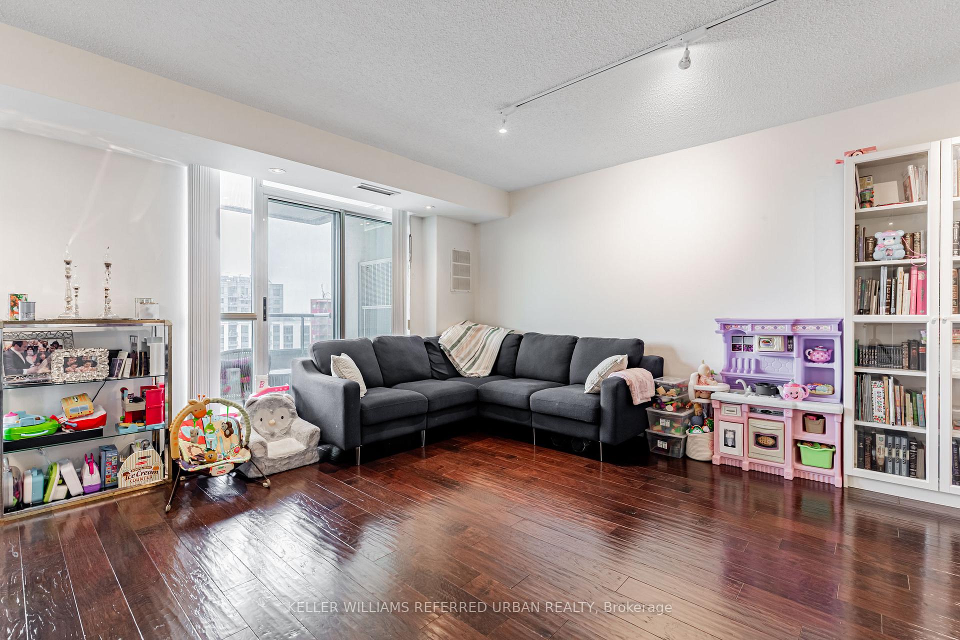 Photo 5 of Unit 1108, 8 Covington Road, Toronto, Englemount-Lawrence — HOMEH