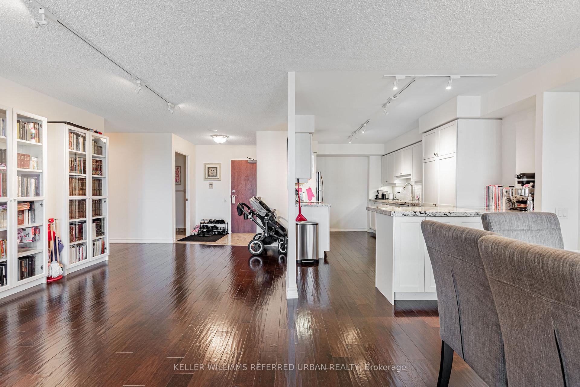 Photo 6 of Unit 1108, 8 Covington Road, Toronto, Englemount-Lawrence — HOMEH