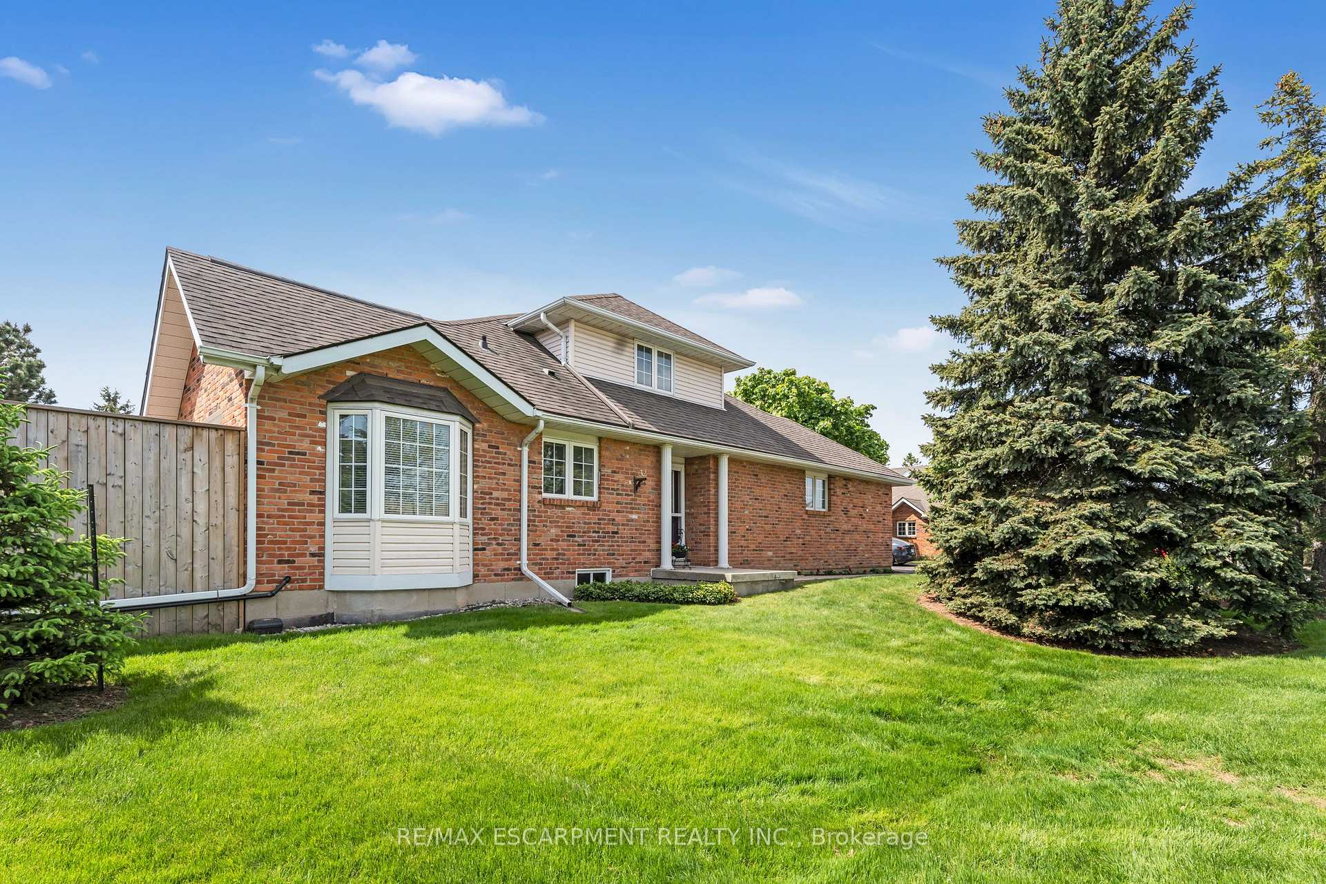 Front of Unit 32, 810 Golf Links Road
