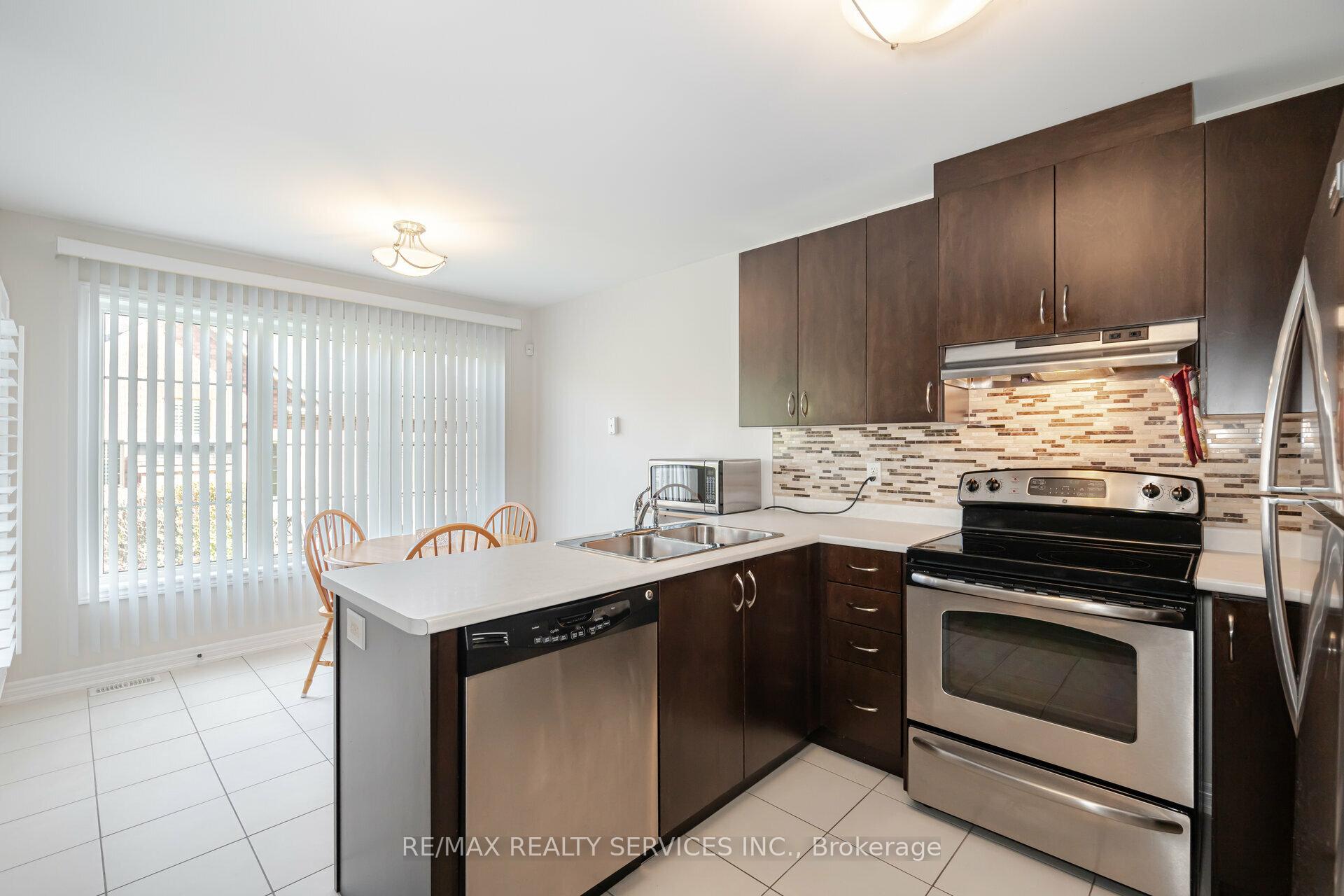 Photo 4 of Unit 43, 17 Lacorra Way, Brampton, Sandringham-Wellington — HOMEH