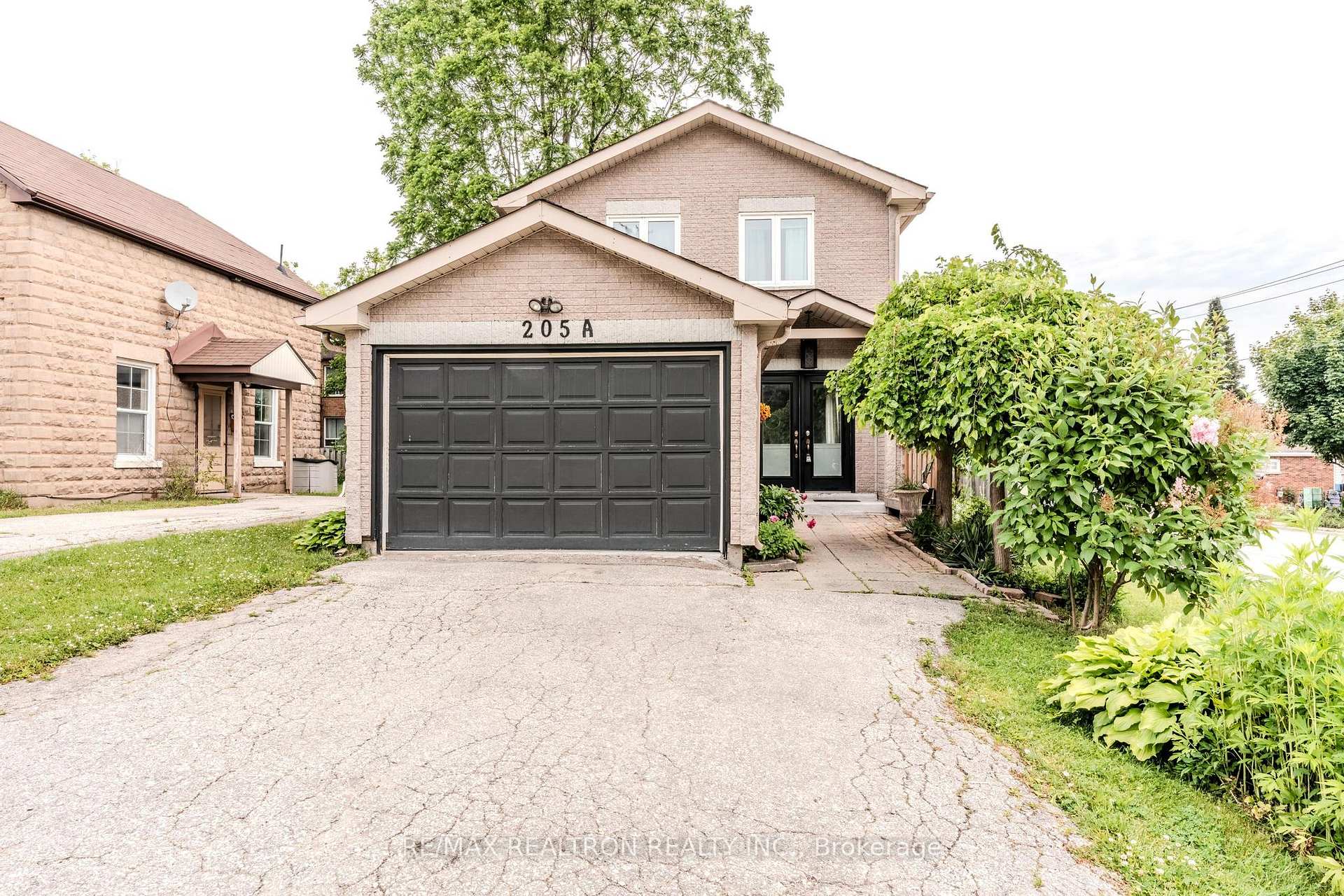 Photo 2 of 205A Owen Street, Barrie, Wellington — HOMEH