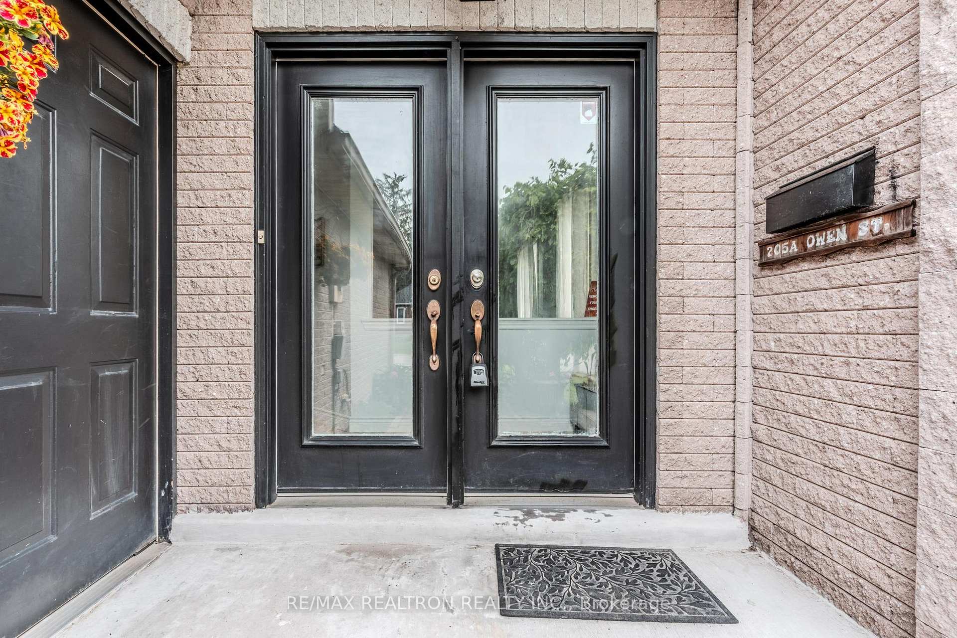Photo 4 of 205A Owen Street, Barrie, Wellington — HOMEH