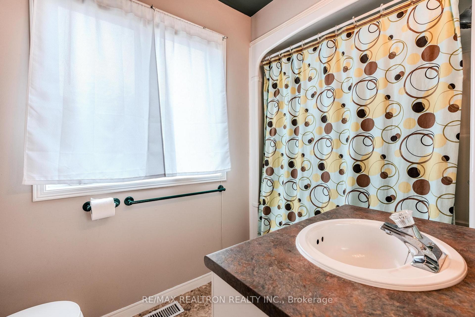 Photo 15 of 205A Owen Street, Barrie, Wellington — HOMEH
