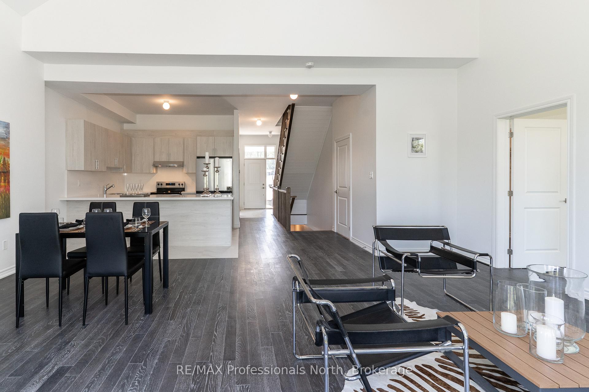 Photo 11 of 19 Turnberry Court, Bracebridge, Macaulay — HOMEH