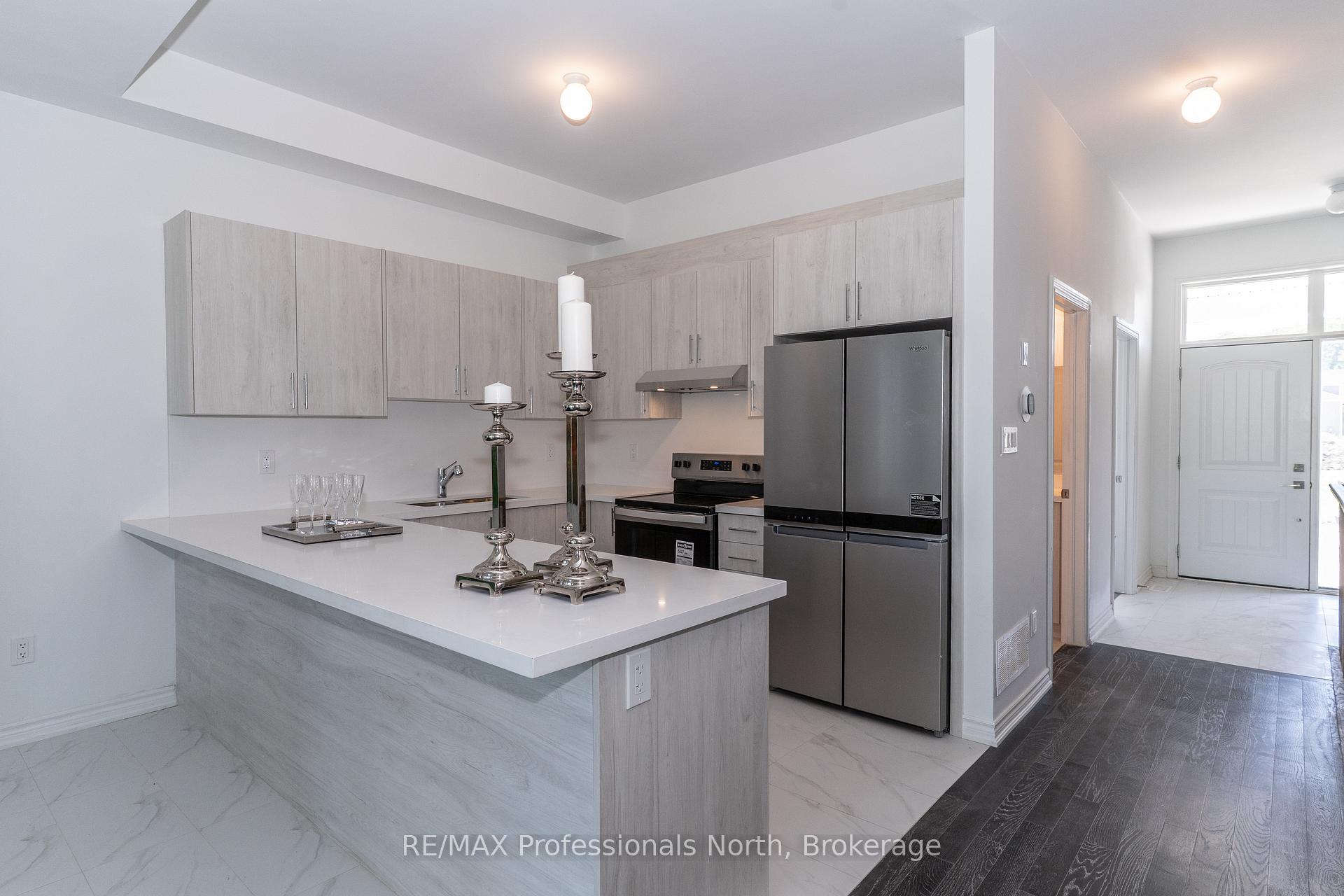 Photo 2 of 19 Turnberry Court, Bracebridge, Macaulay — HOMEH