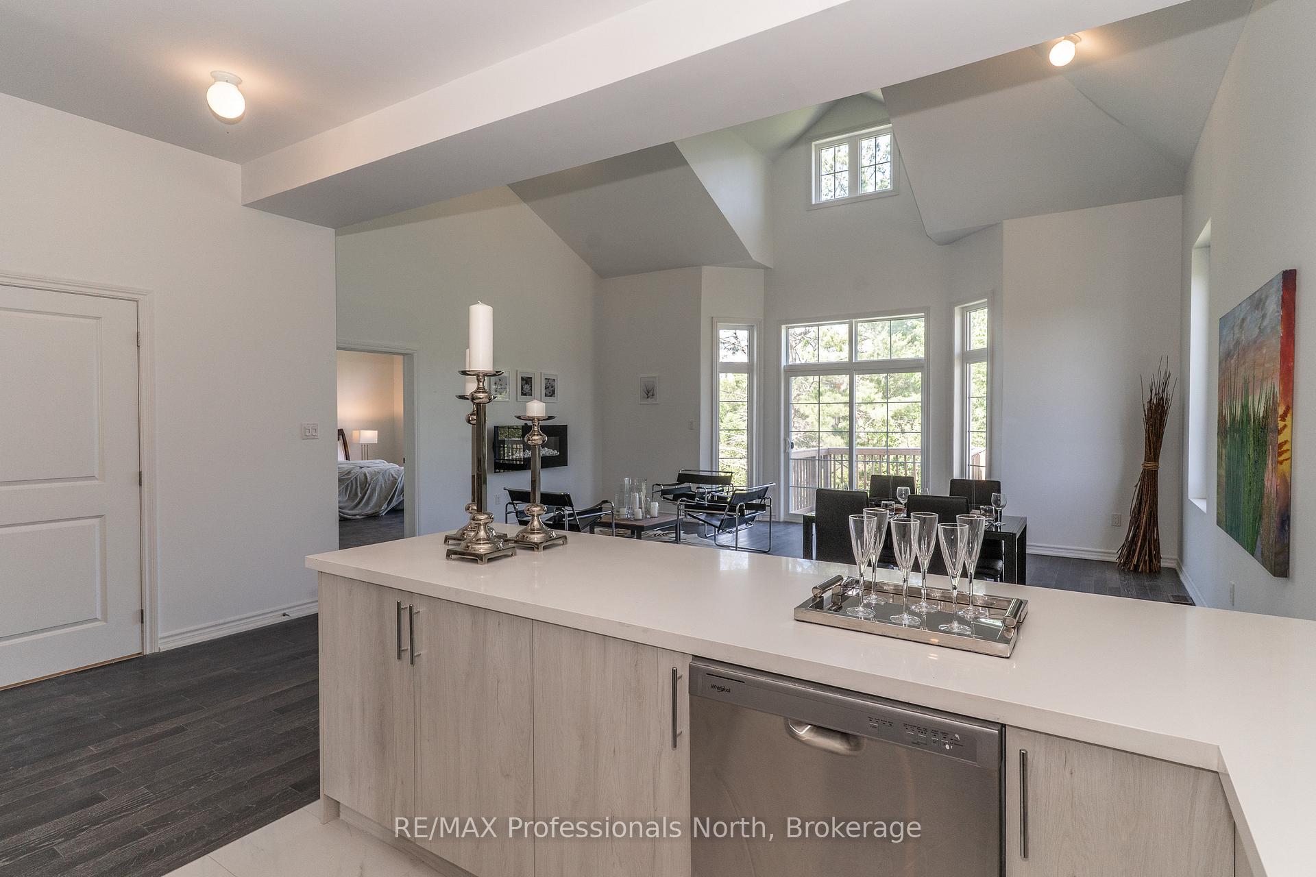 Photo 4 of 19 Turnberry Court, Bracebridge, Macaulay — HOMEH