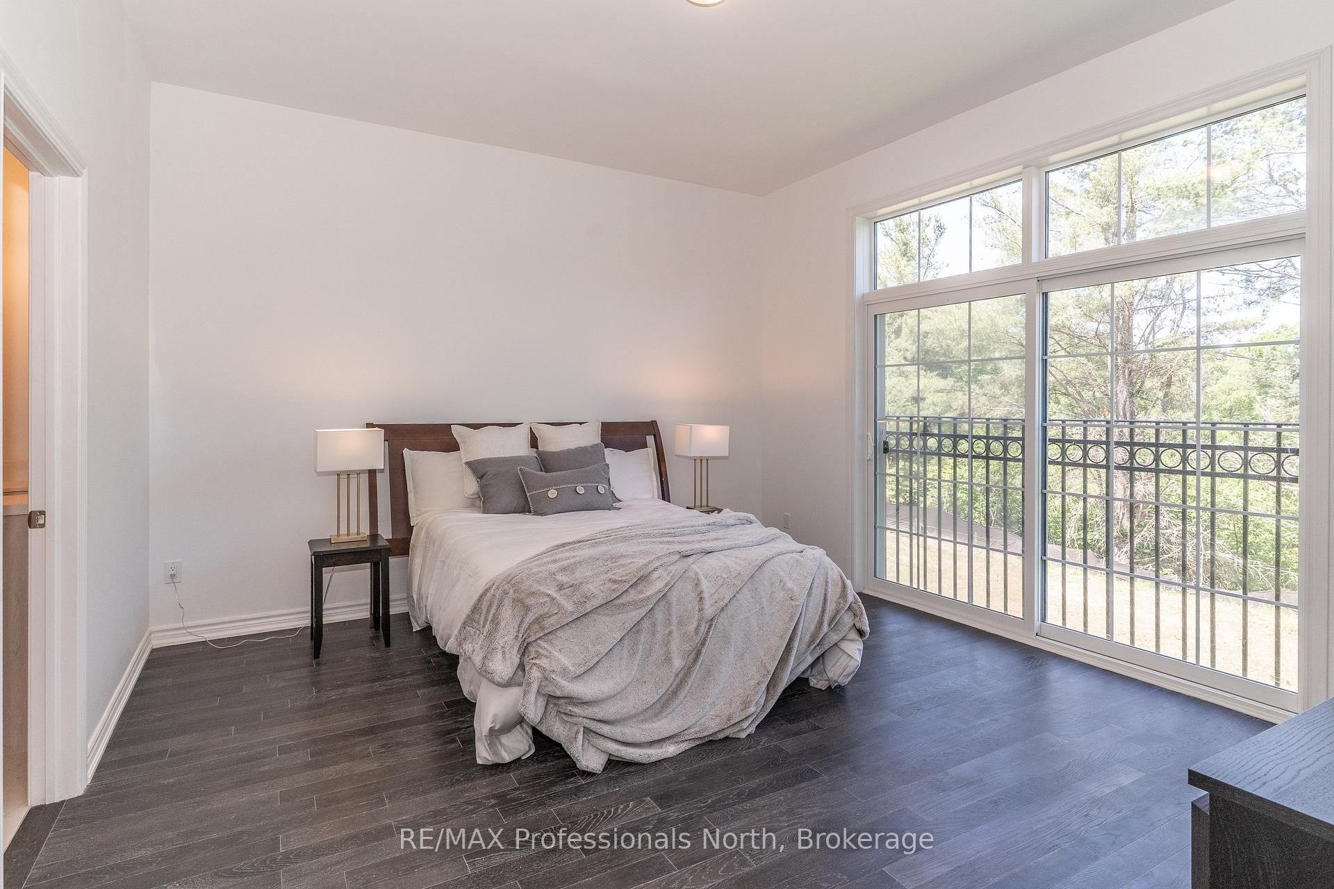 Photo 9 of 19 Turnberry Court, Bracebridge, Macaulay — HOMEH