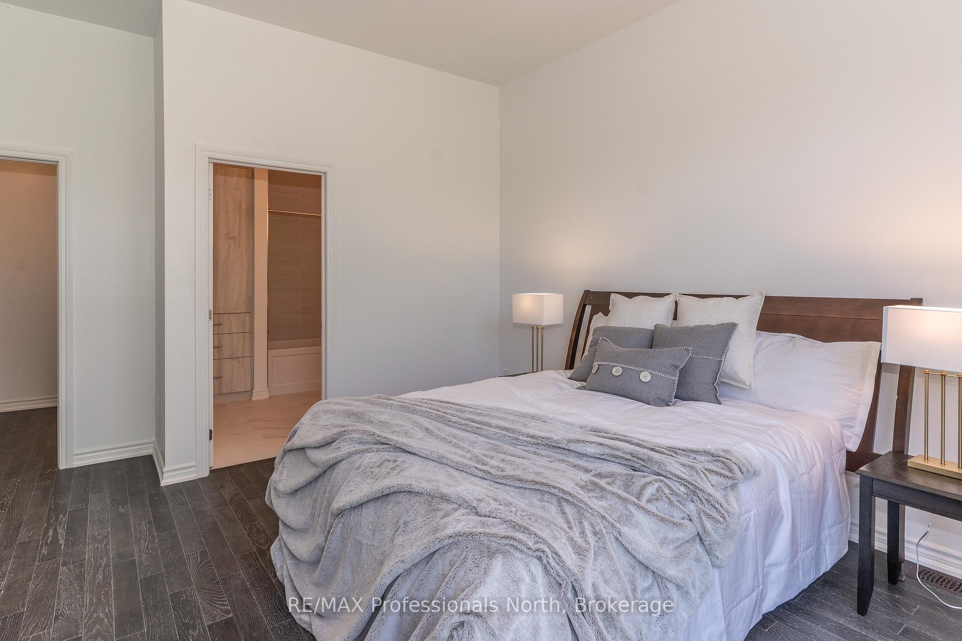 Photo 10 of 19 Turnberry Court, Bracebridge, Macaulay — HOMEH