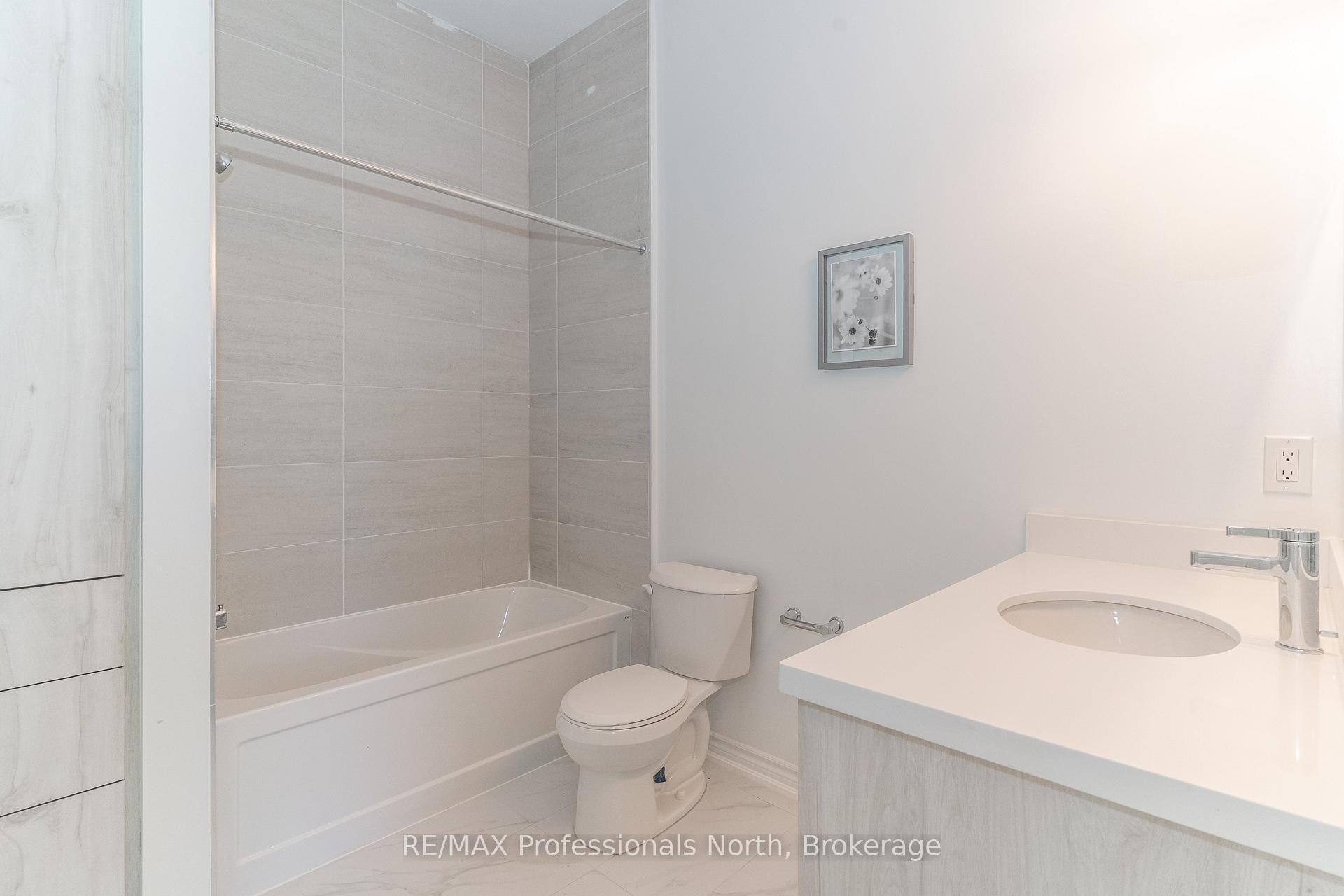 Photo 3 of 19 Turnberry Court, Bracebridge, Macaulay — HOMEH