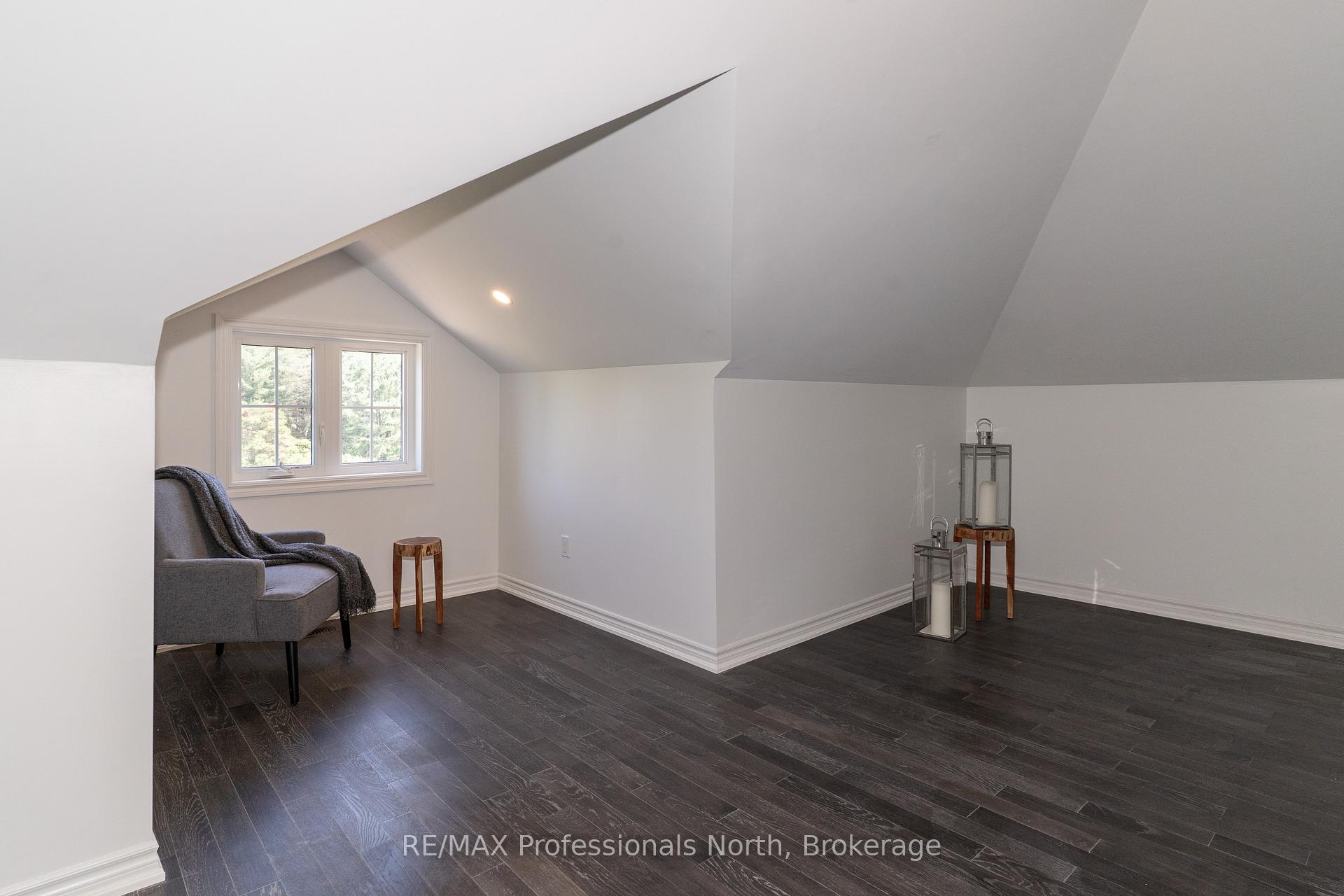 Photo 14 of 19 Turnberry Court, Bracebridge, Macaulay — HOMEH