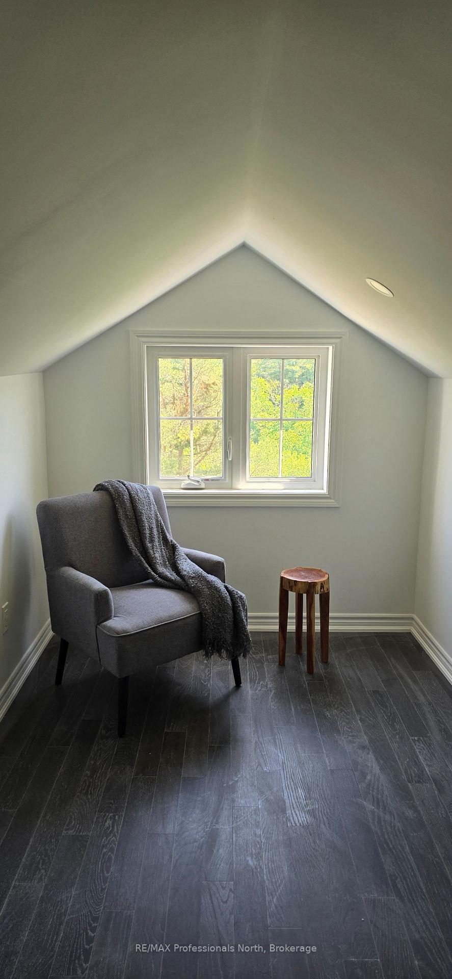 Photo 13 of 19 Turnberry Court, Bracebridge, Macaulay — HOMEH