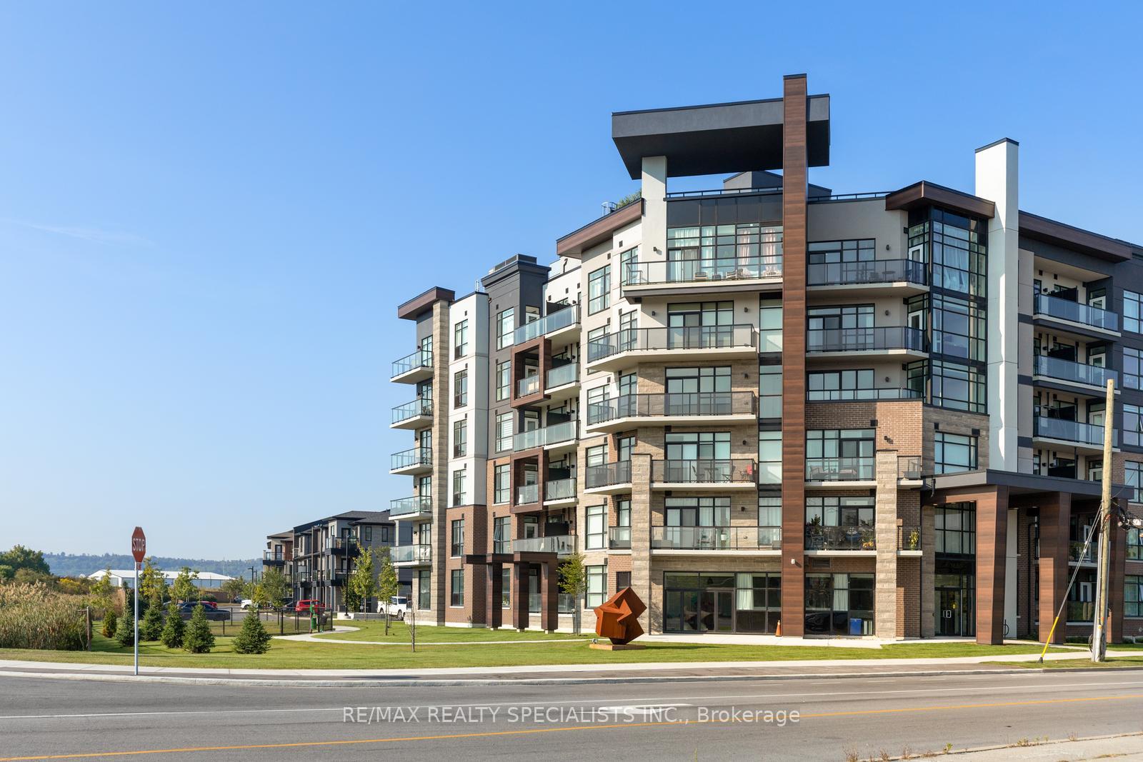 Front of Unit 619, 600 North Service Road