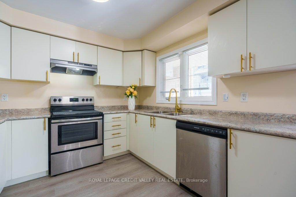 Photo 4 of Unit 34, 200 Veterans Drive, Brampton, Northwest Brampton — HOMEH