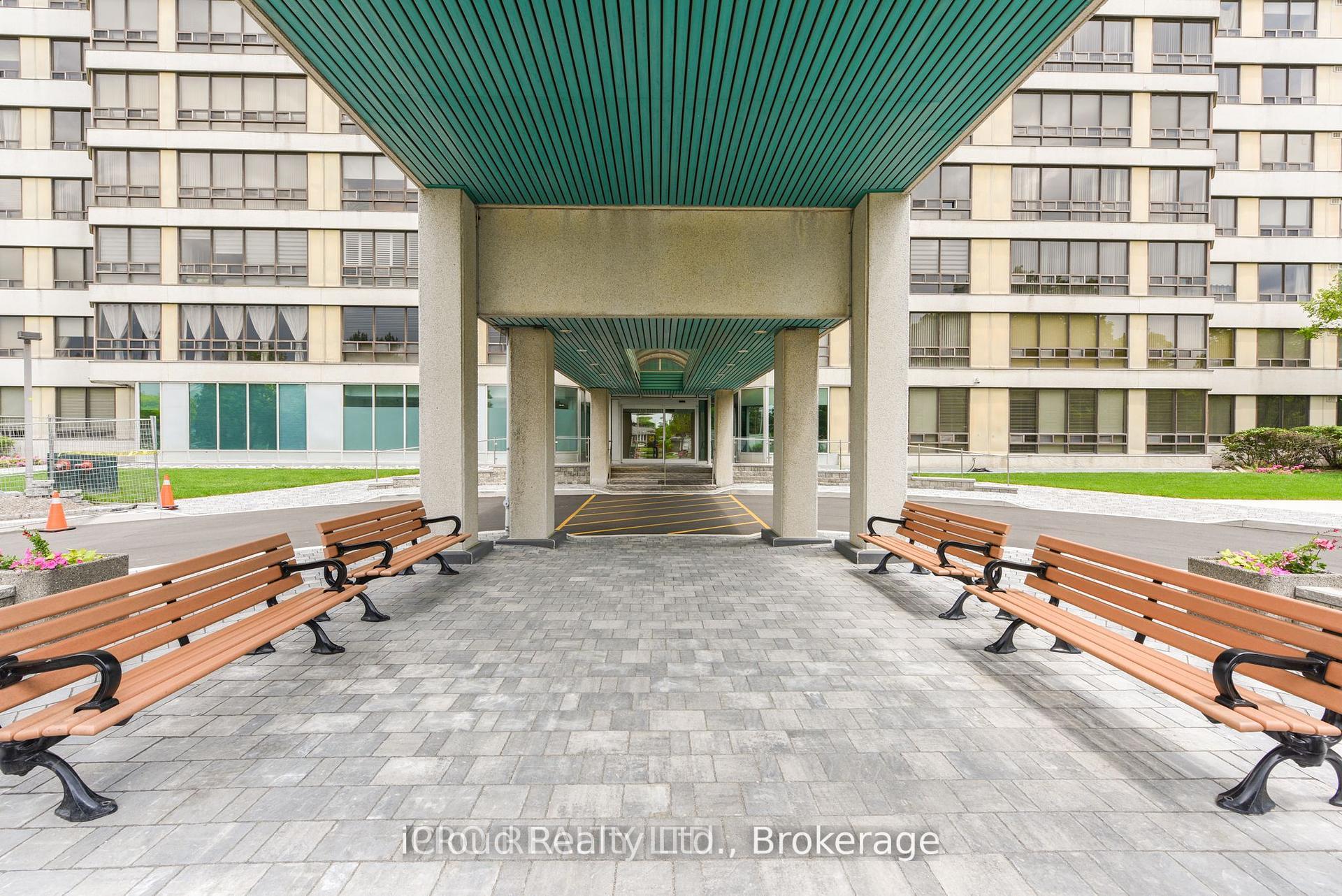 Photo 3 of Unit 1108, 330 Mill Street, Brampton, Brampton South — HOMEH