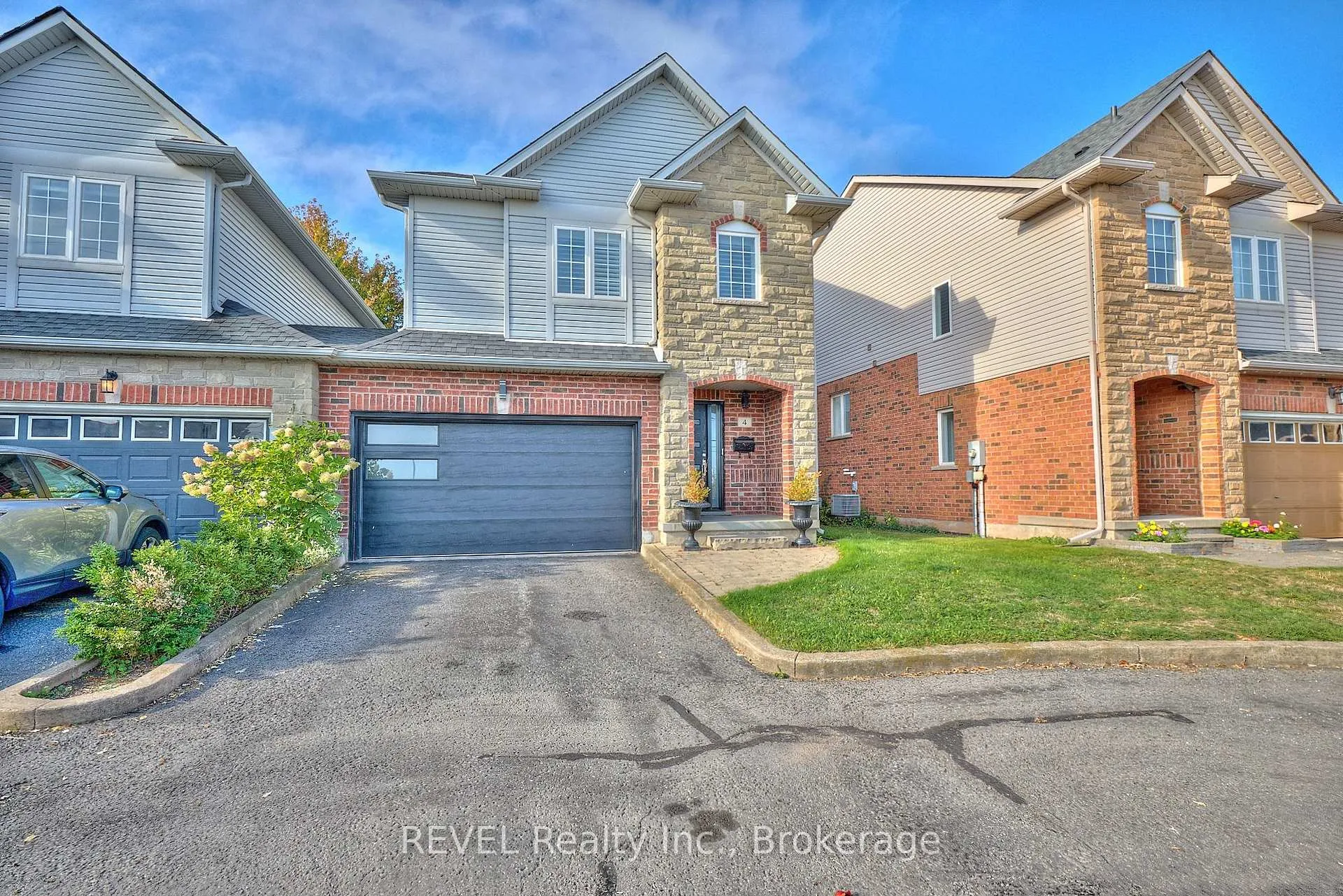 Photo 2 of Unit 4, 334 Main Street E, Grimsby, Grimsby East — HOMEH