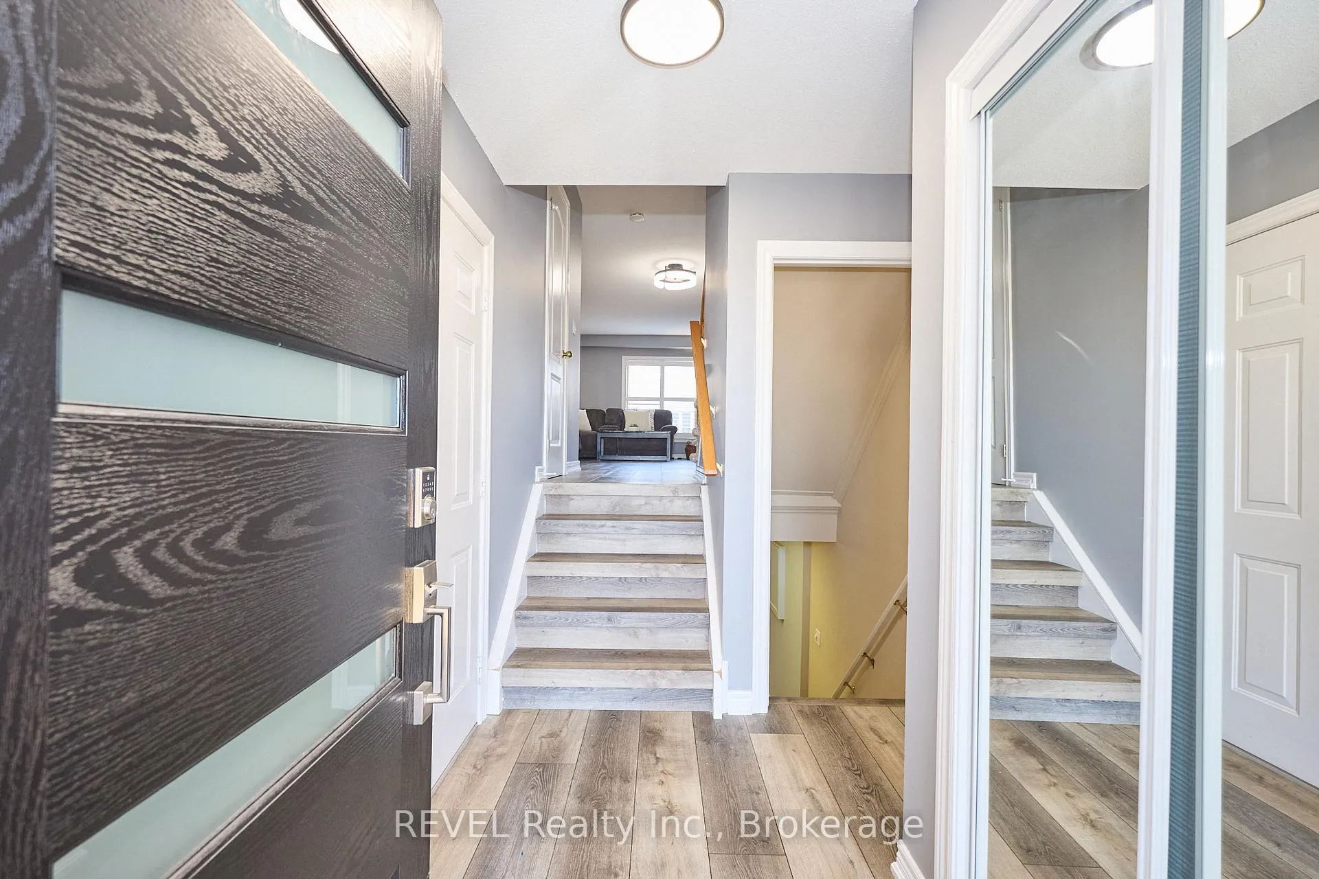 Photo 5 of Unit 4, 334 Main Street E, Grimsby, Grimsby East — HOMEH