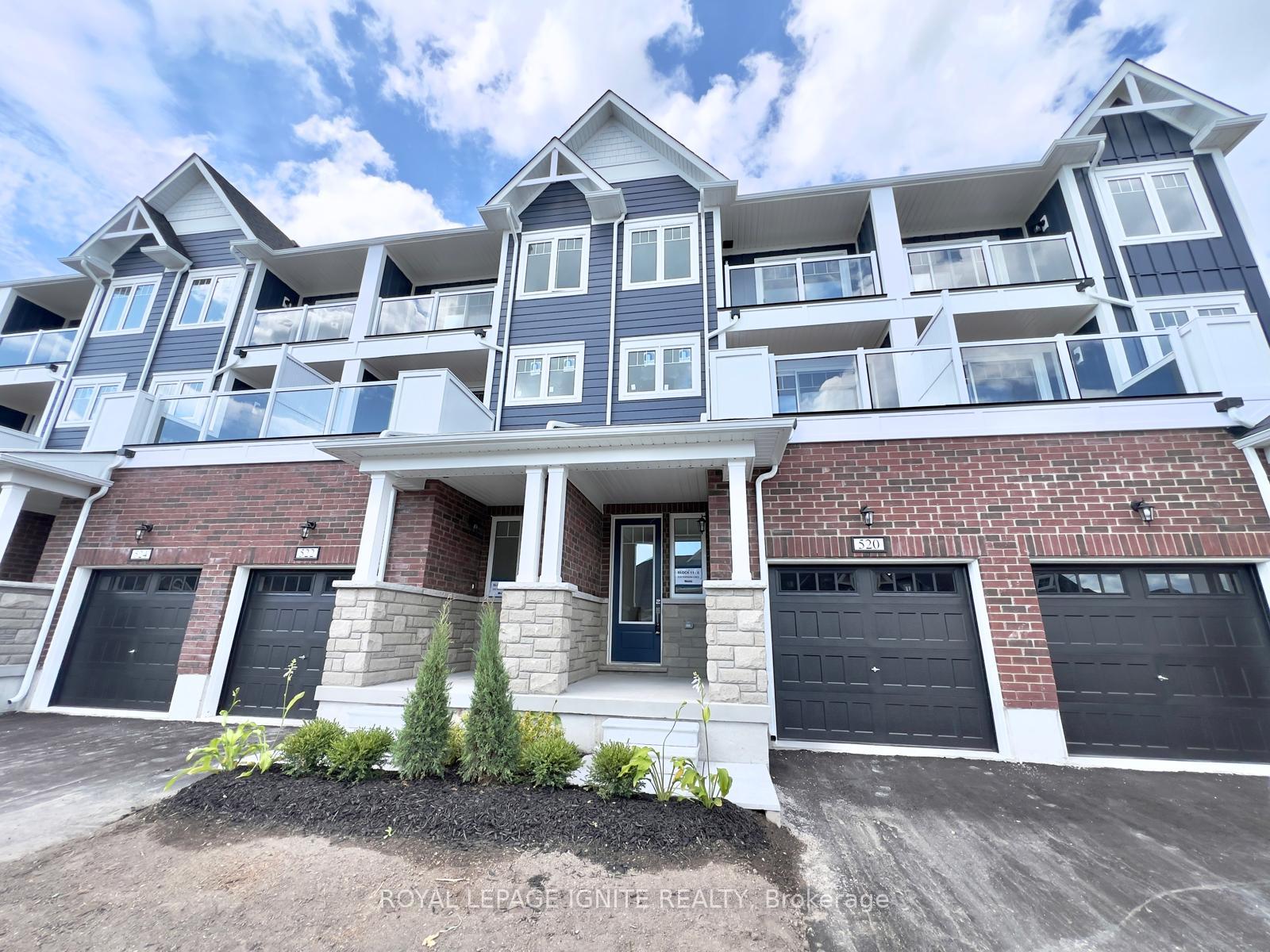 Photo 3 of 520 Hudson Crescent, Midland — HOMEH