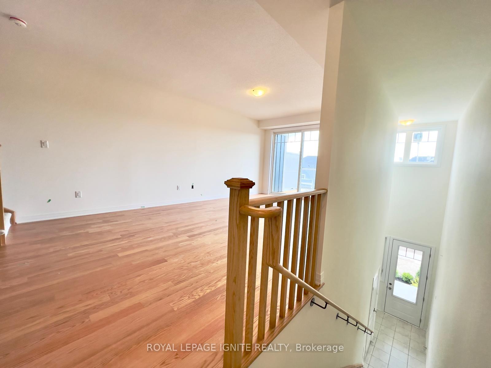 Photo 2 of 520 Hudson Crescent, Midland — HOMEH