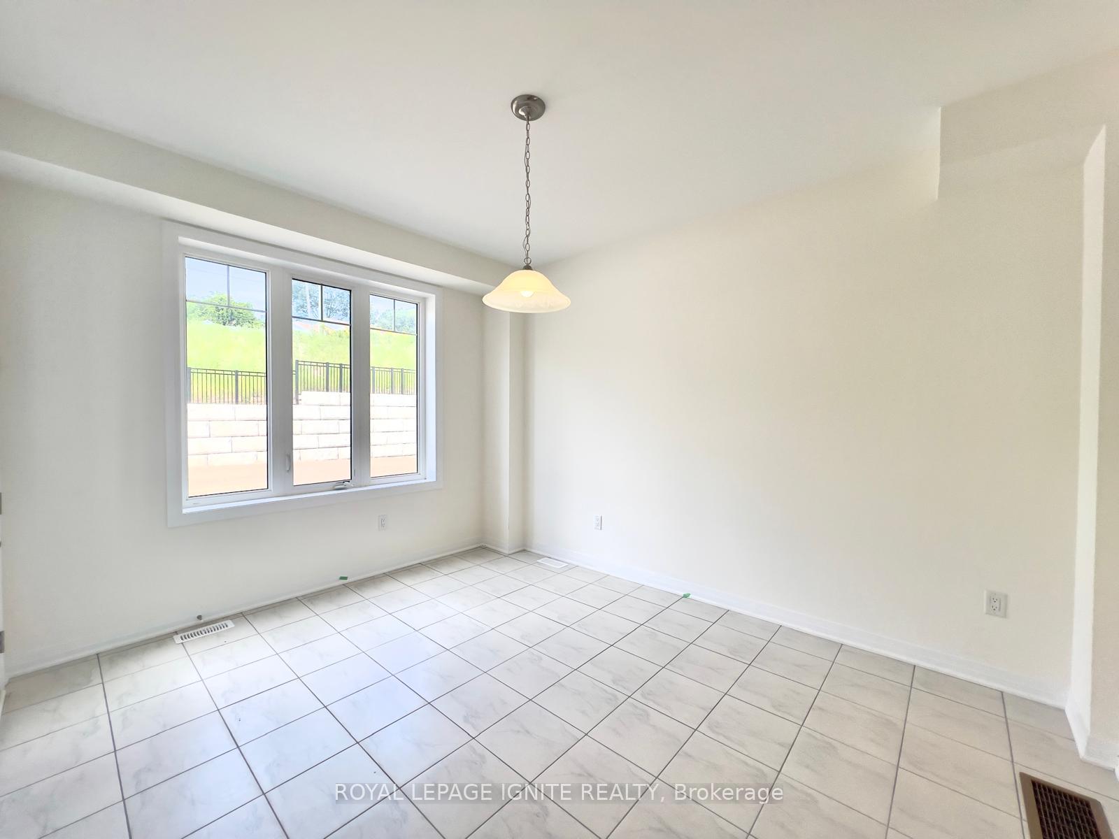 Photo 4 of 520 Hudson Crescent, Midland — HOMEH