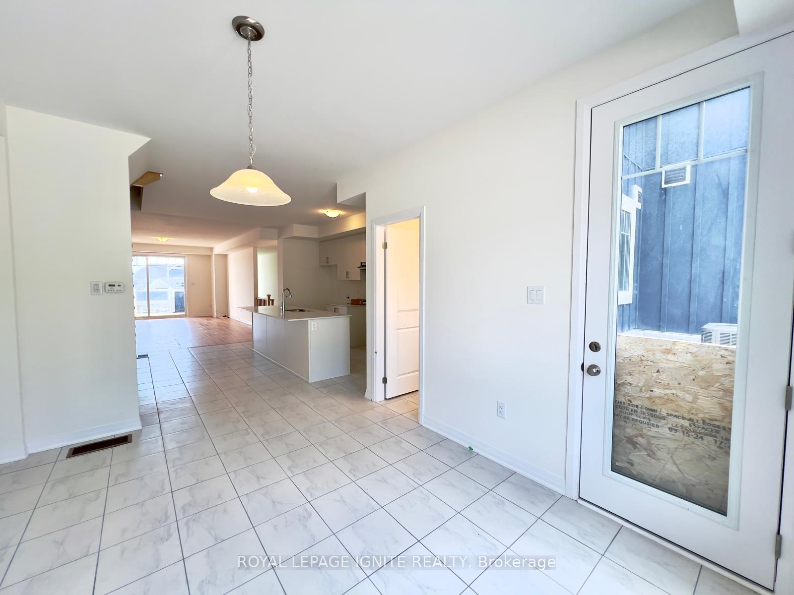 Photo 5 of 520 Hudson Crescent, Midland — HOMEH