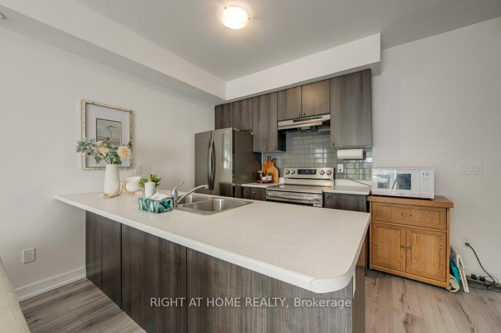 Photo 4 of Unit 908, 1655 Palmers Saw Mill Road, Pickering, Duffin Heights — HOMEH