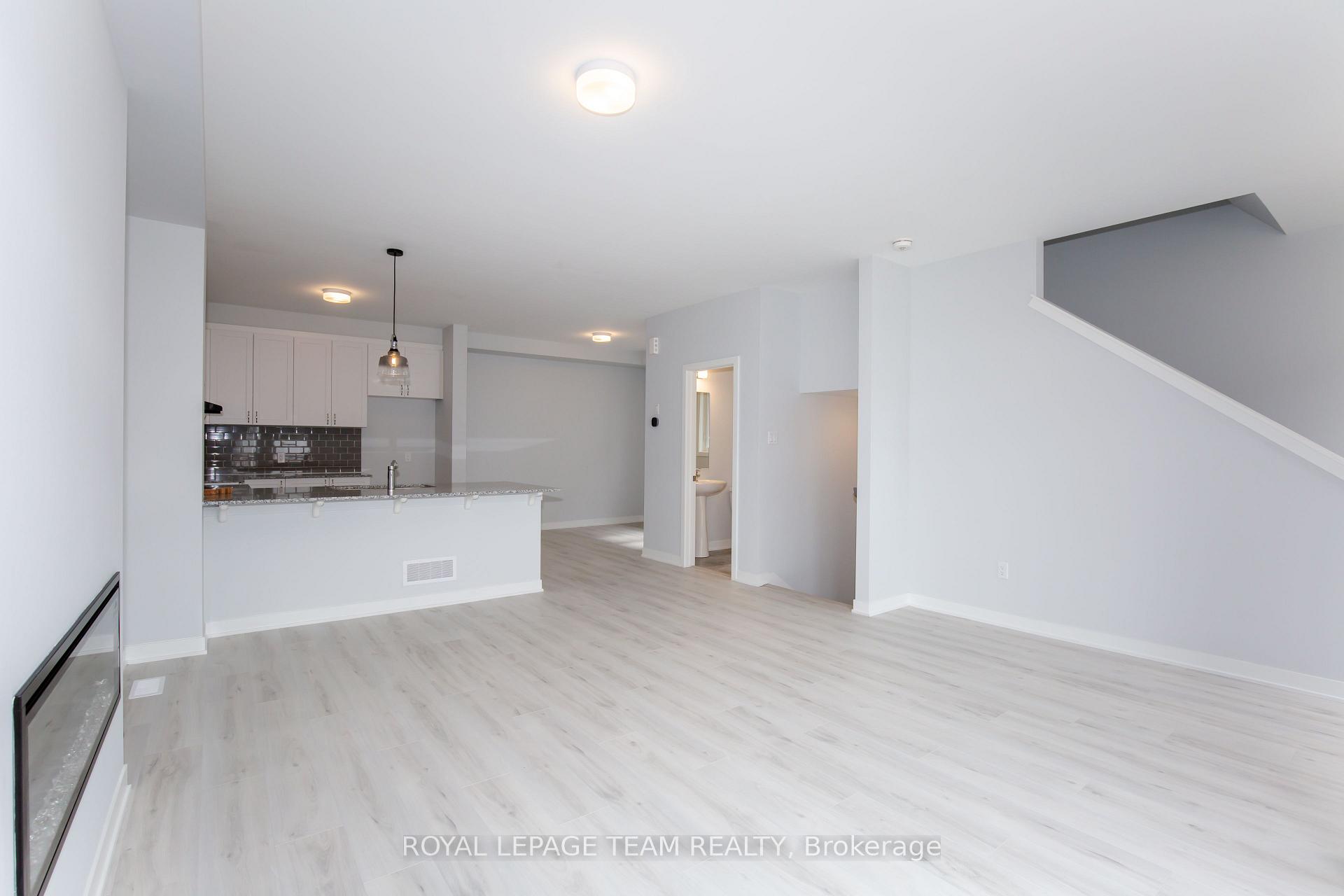 Photo 2 of 29 Stitch Mews N, Ottawa, Remainder of Stittsville & Area — HOMEH