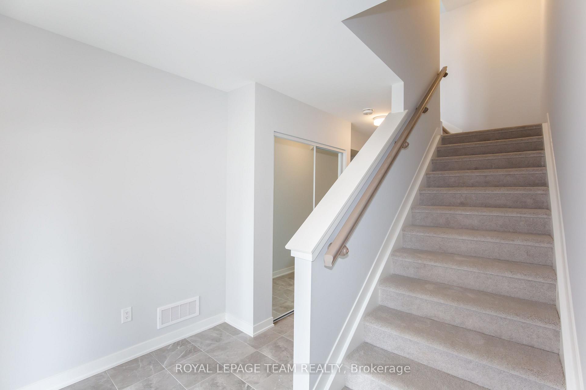 Photo 11 of 29 Stitch Mews N, Ottawa, Remainder of Stittsville & Area — HOMEH