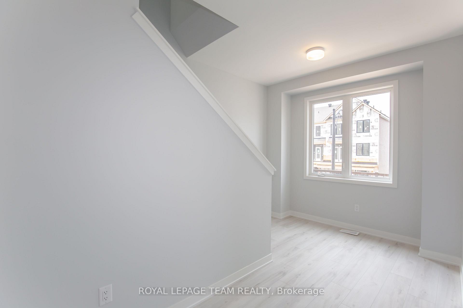 Photo 10 of 29 Stitch Mews N, Ottawa, Remainder of Stittsville & Area — HOMEH