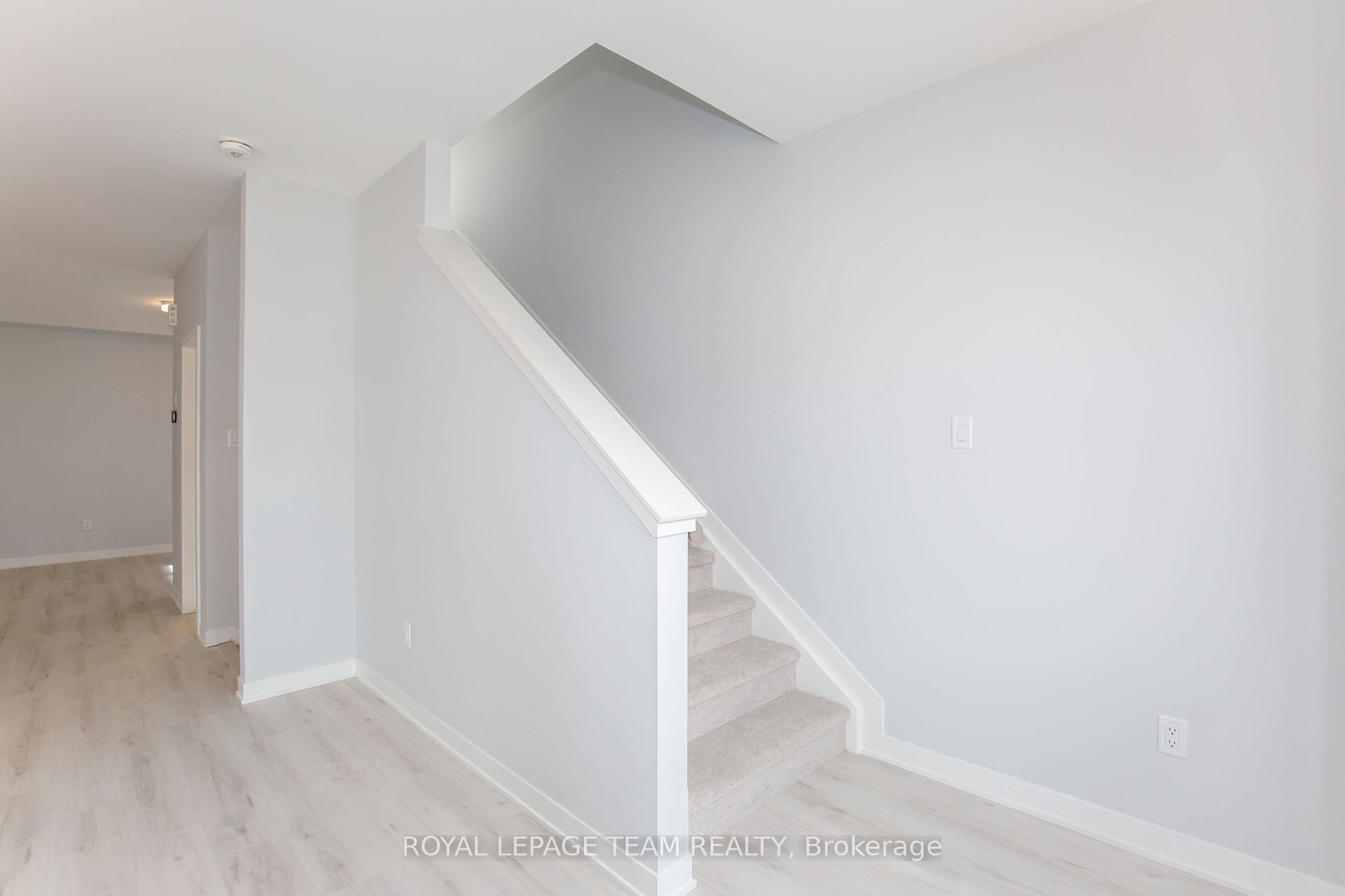 Photo 20 of 29 Stitch Mews N, Ottawa, Remainder of Stittsville & Area — HOMEH