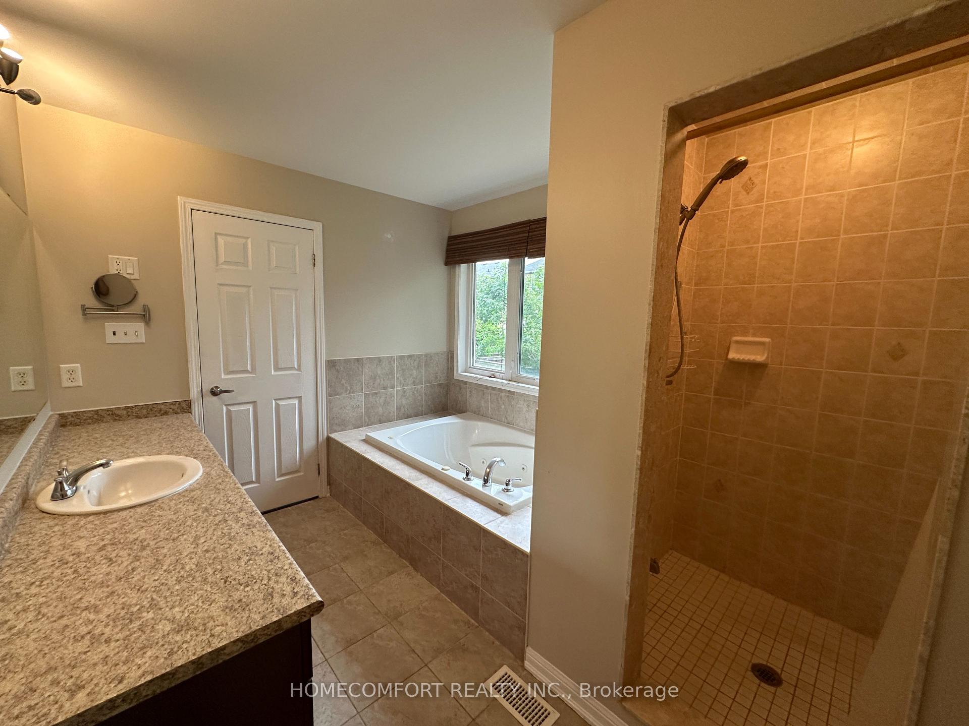 Photo 4 of 230 Lewis Honey Drive, Aurora, Bayview Northeast — HOMEH