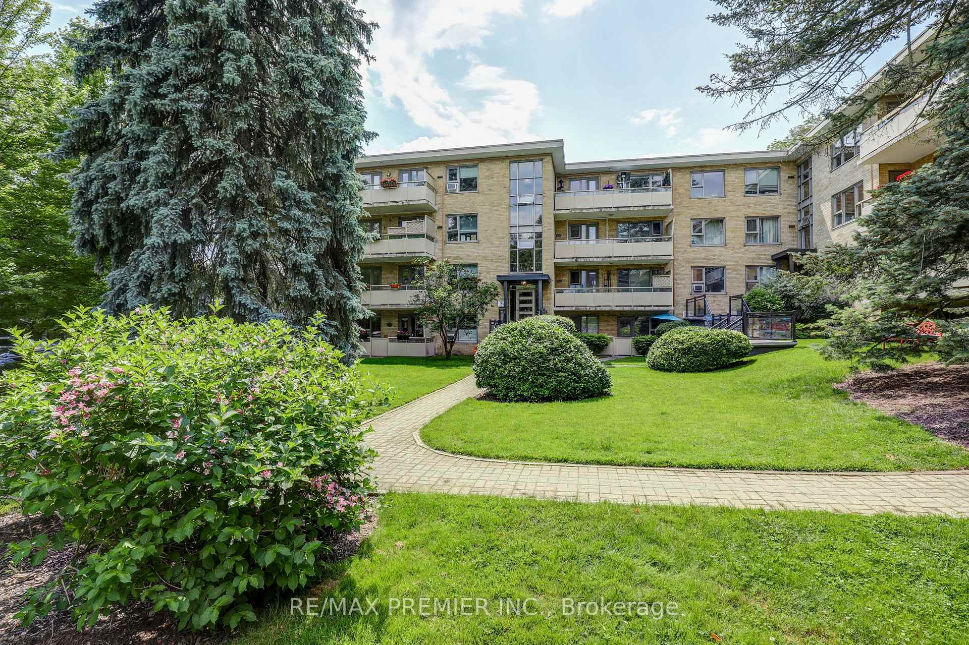 Photo 1 of Unit 9, 8 Corinth Gardens, Toronto, Mount Pleasant East — HOMEH