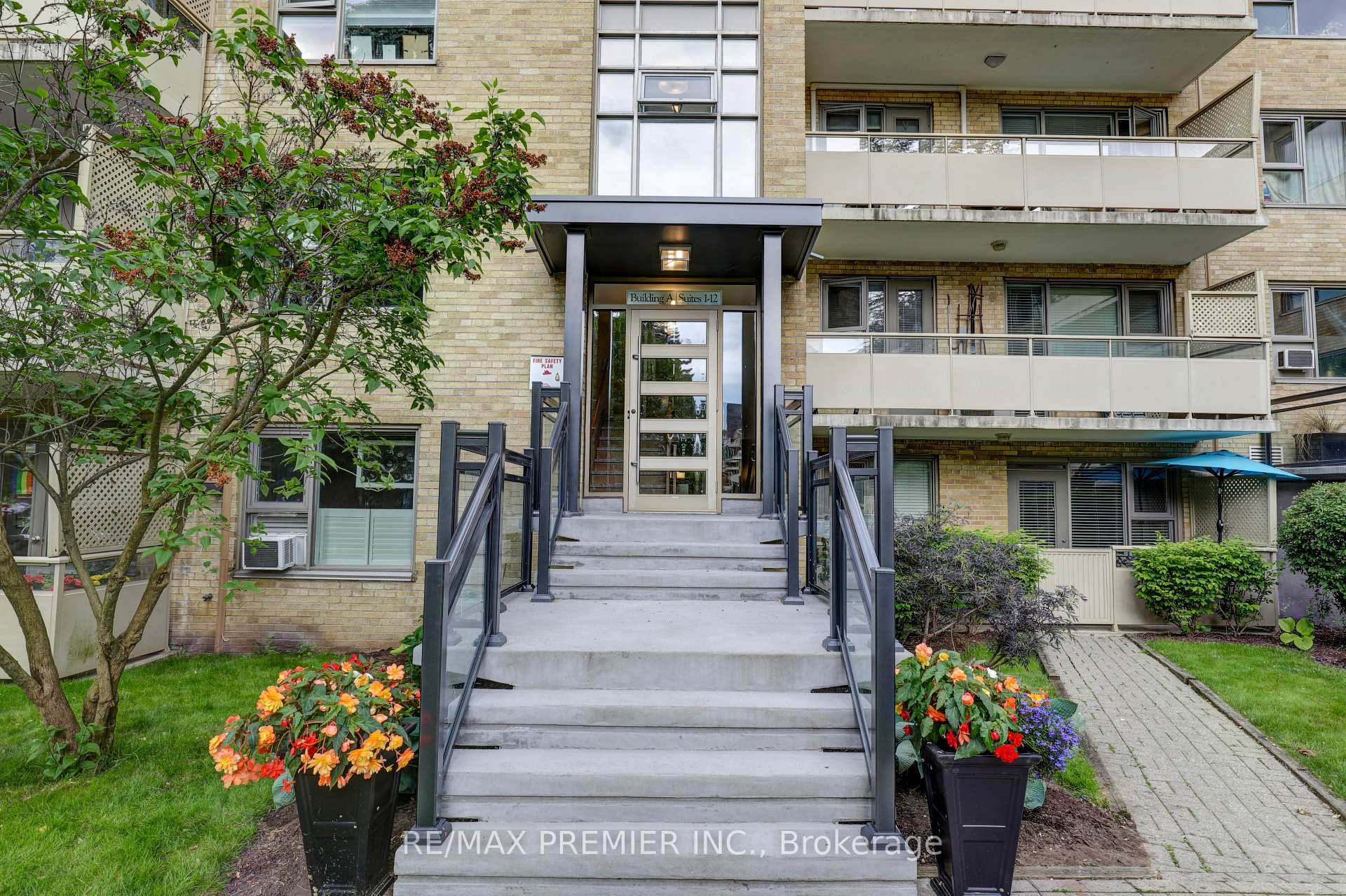 Photo 2 of Unit 9, 8 Corinth Gardens, Toronto, Mount Pleasant East — HOMEH