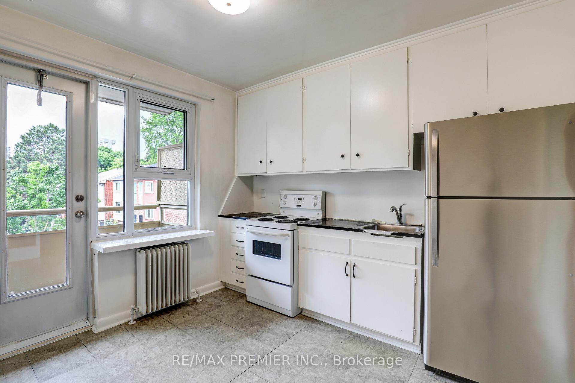 Photo 5 of Unit 9, 8 Corinth Gardens, Toronto, Mount Pleasant East — HOMEH