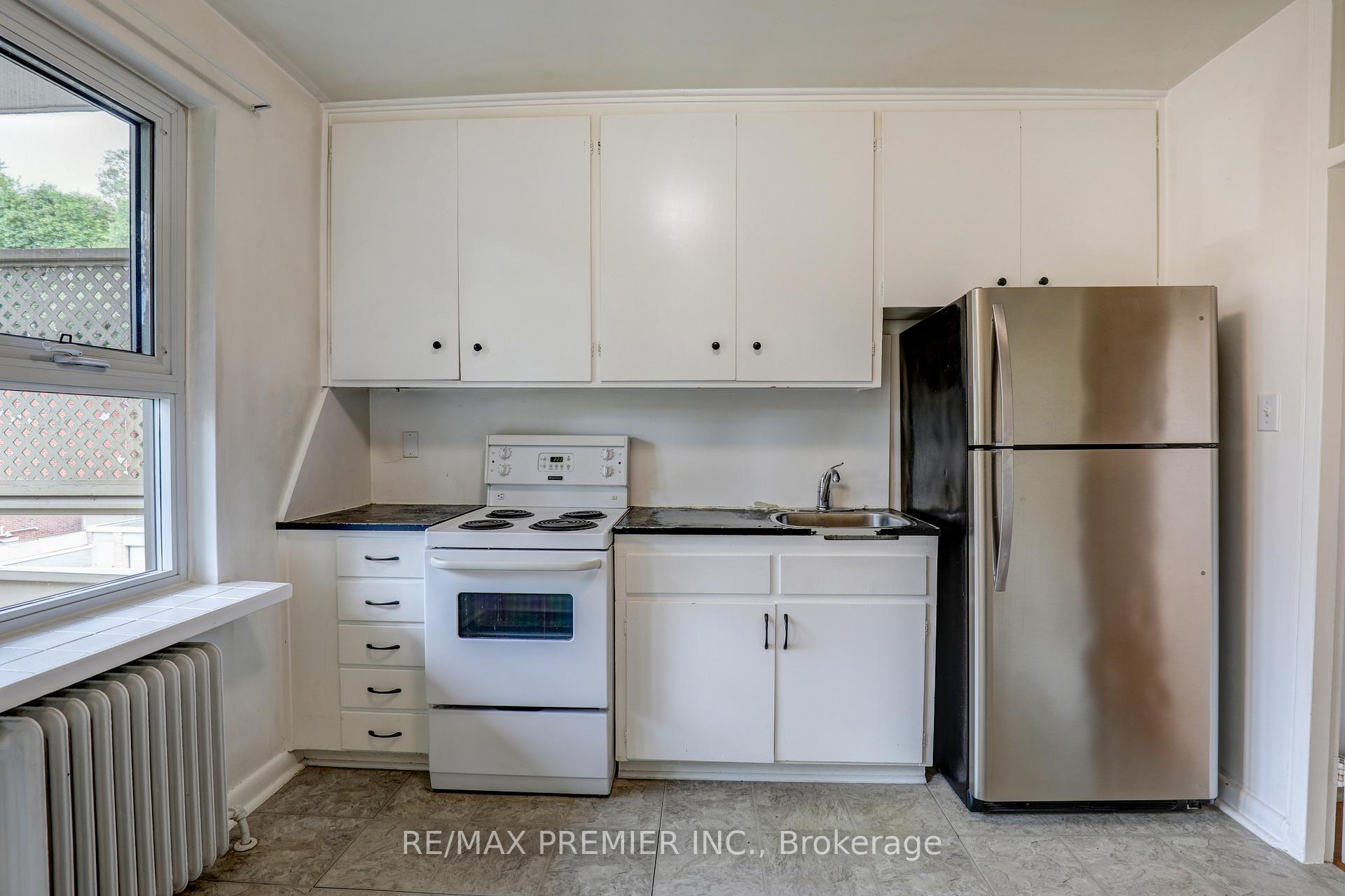 Photo 7 of Unit 9, 8 Corinth Gardens, Toronto, Mount Pleasant East — HOMEH