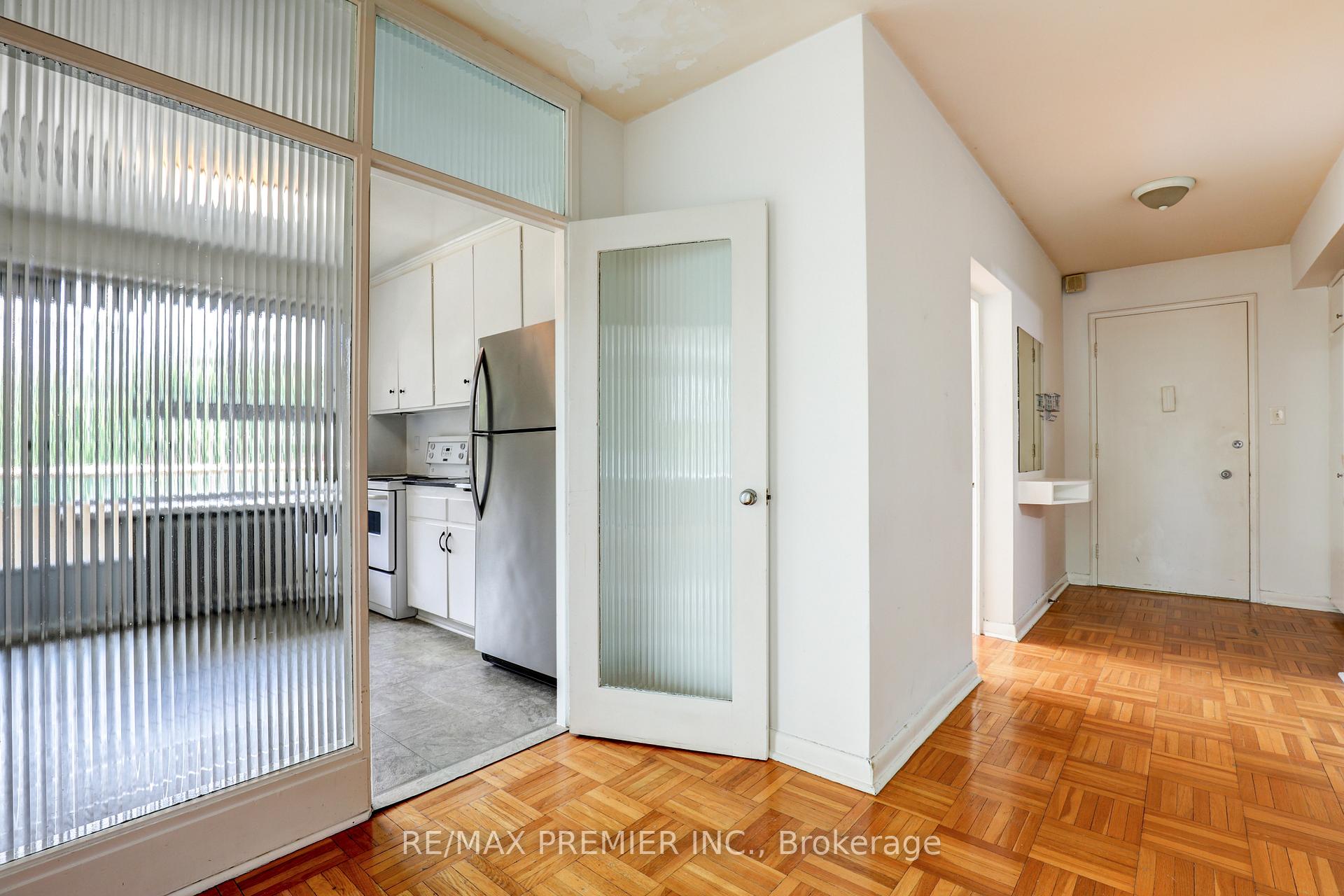 Photo 4 of Unit 9, 8 Corinth Gardens, Toronto, Mount Pleasant East — HOMEH