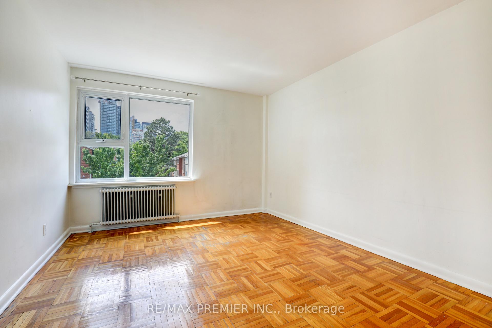 Photo 3 of Unit 9, 8 Corinth Gardens, Toronto, Mount Pleasant East — HOMEH