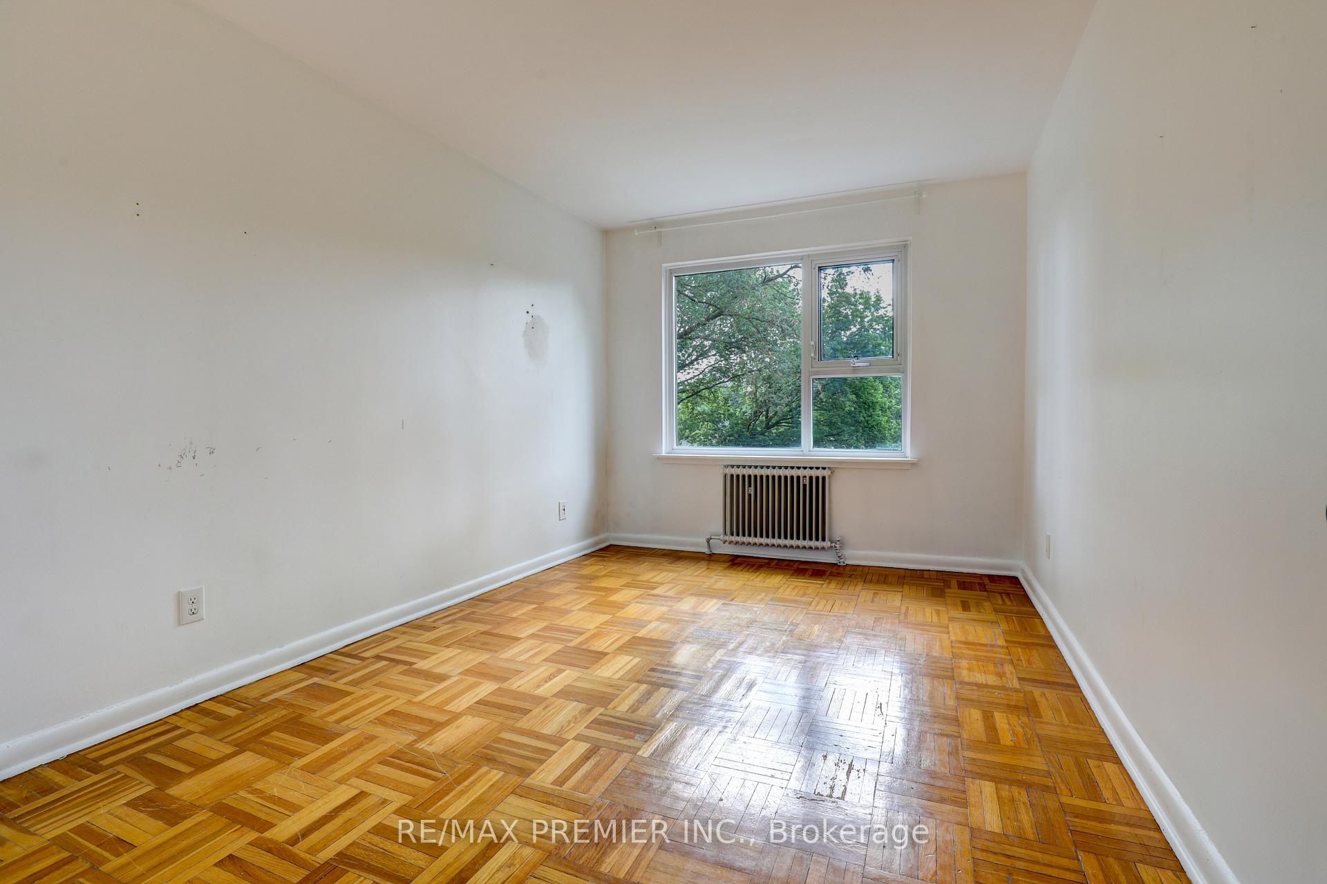 Photo 13 of Unit 9, 8 Corinth Gardens, Toronto, Mount Pleasant East — HOMEH