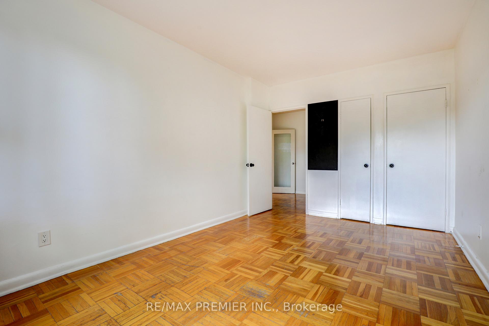 Photo 9 of Unit 9, 8 Corinth Gardens, Toronto, Mount Pleasant East — HOMEH