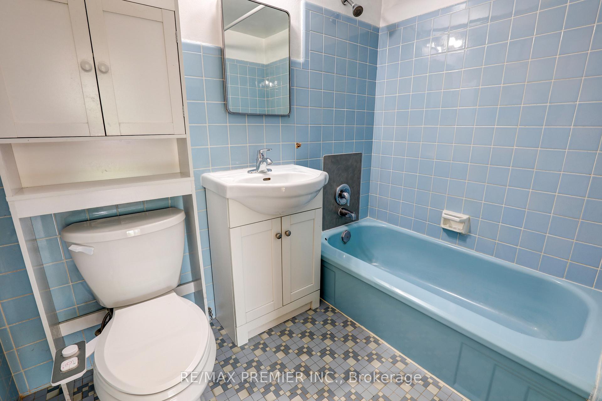 Photo 10 of Unit 9, 8 Corinth Gardens, Toronto, Mount Pleasant East — HOMEH