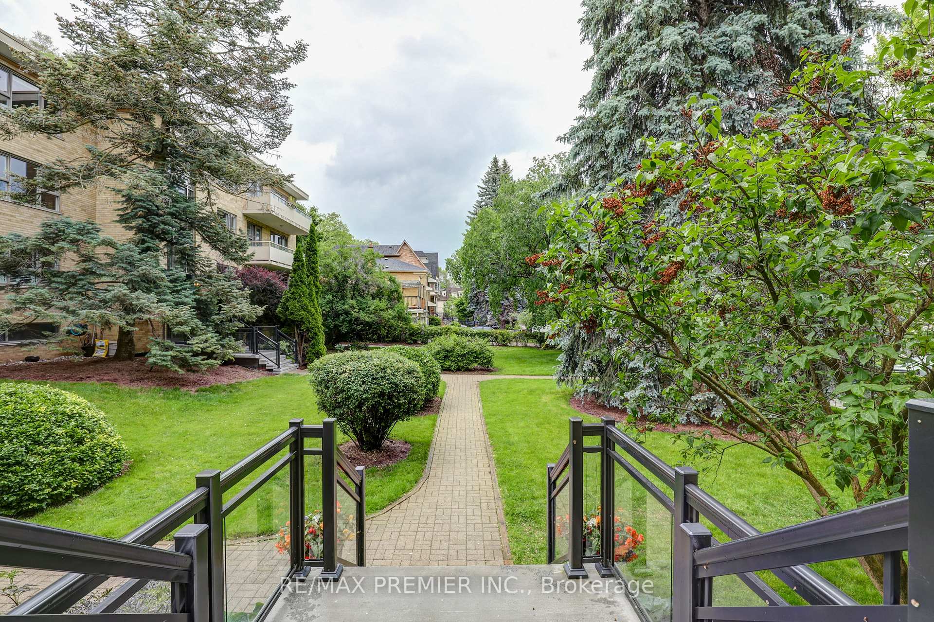 Photo 18 of Unit 9, 8 Corinth Gardens, Toronto, Mount Pleasant East — HOMEH