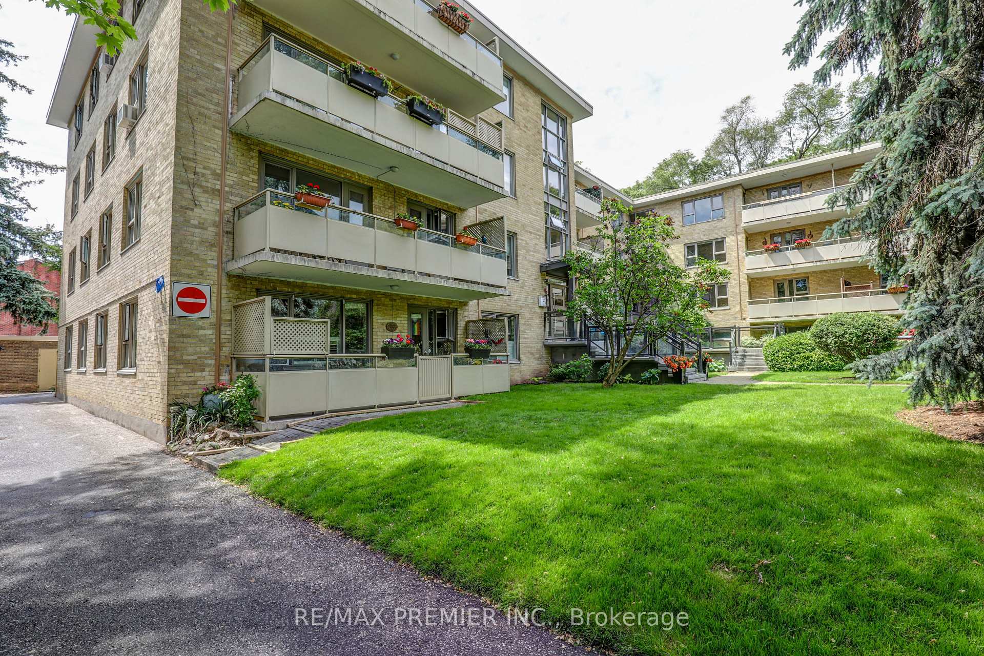Photo 16 of Unit 9, 8 Corinth Gardens, Toronto, Mount Pleasant East — HOMEH