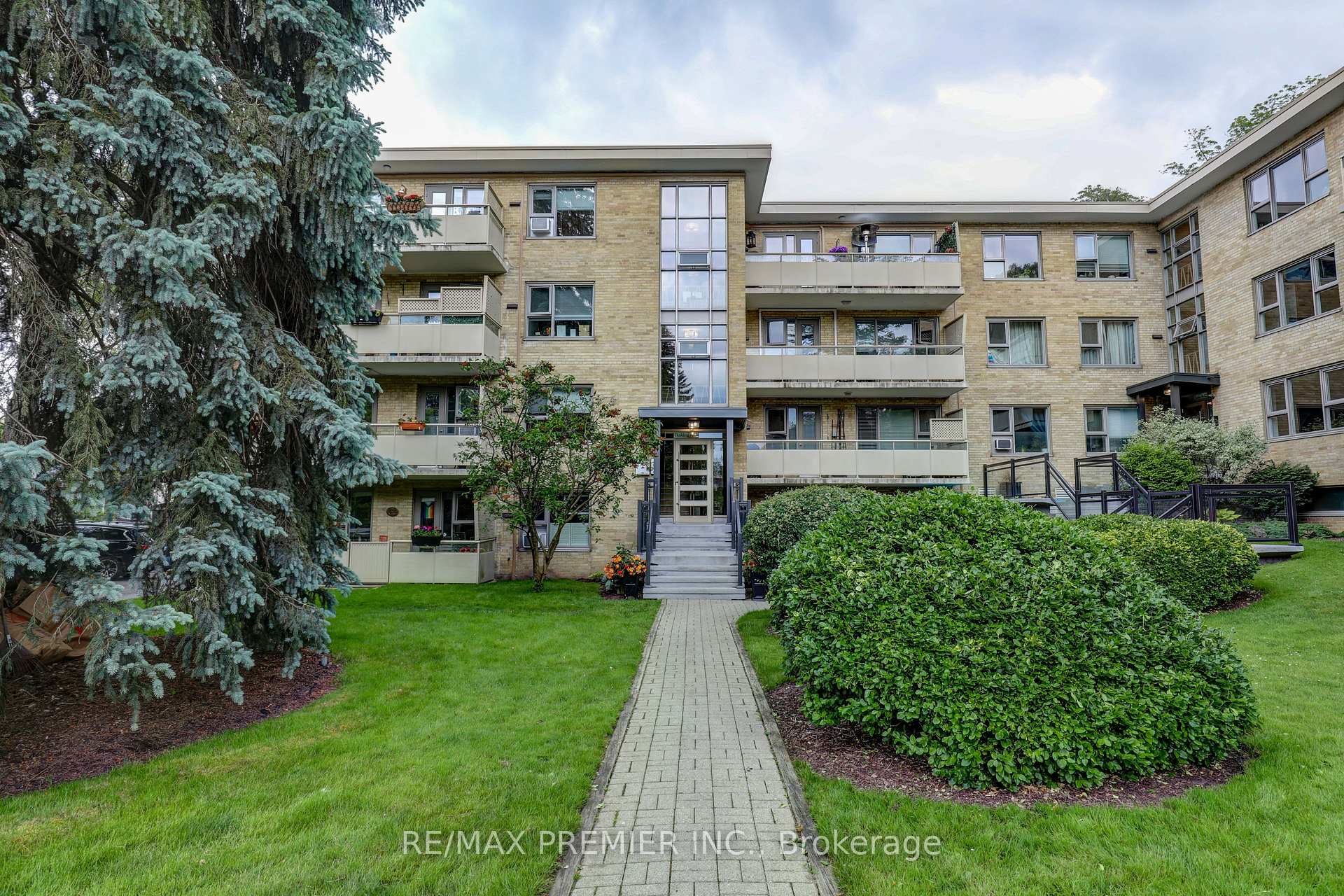 Photo 19 of Unit 9, 8 Corinth Gardens, Toronto, Mount Pleasant East — HOMEH
