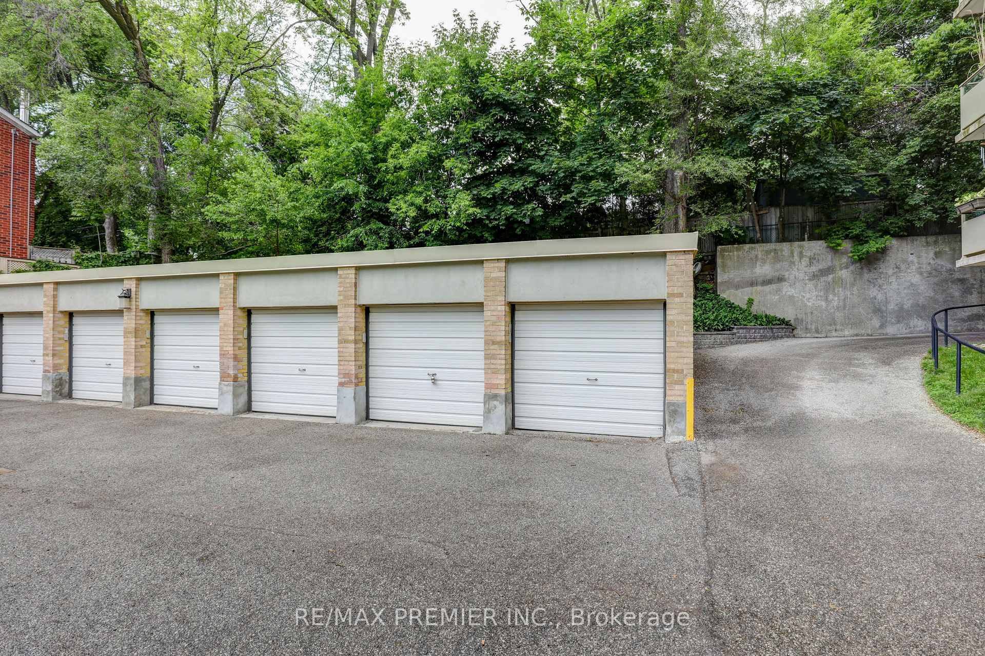 Photo 14 of Unit 9, 8 Corinth Gardens, Toronto, Mount Pleasant East — HOMEH